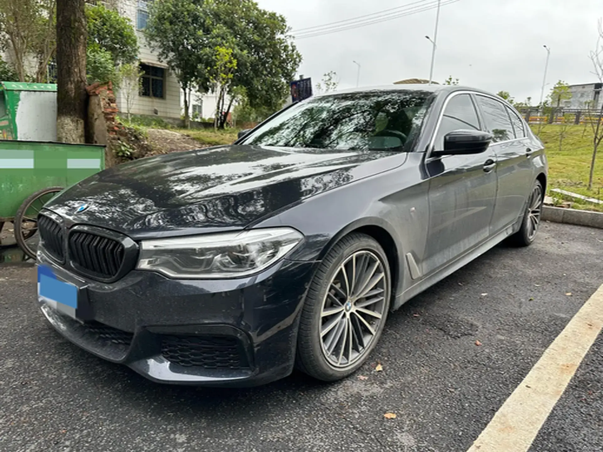 2020 BMW 5 view 1