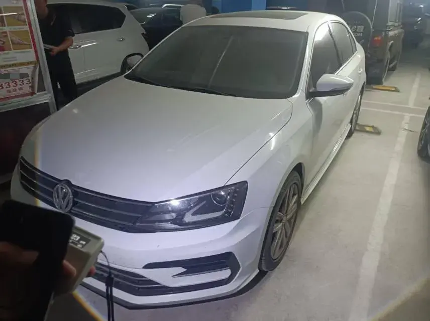 2018 VOLKSWAGEN SAGITAR view 1