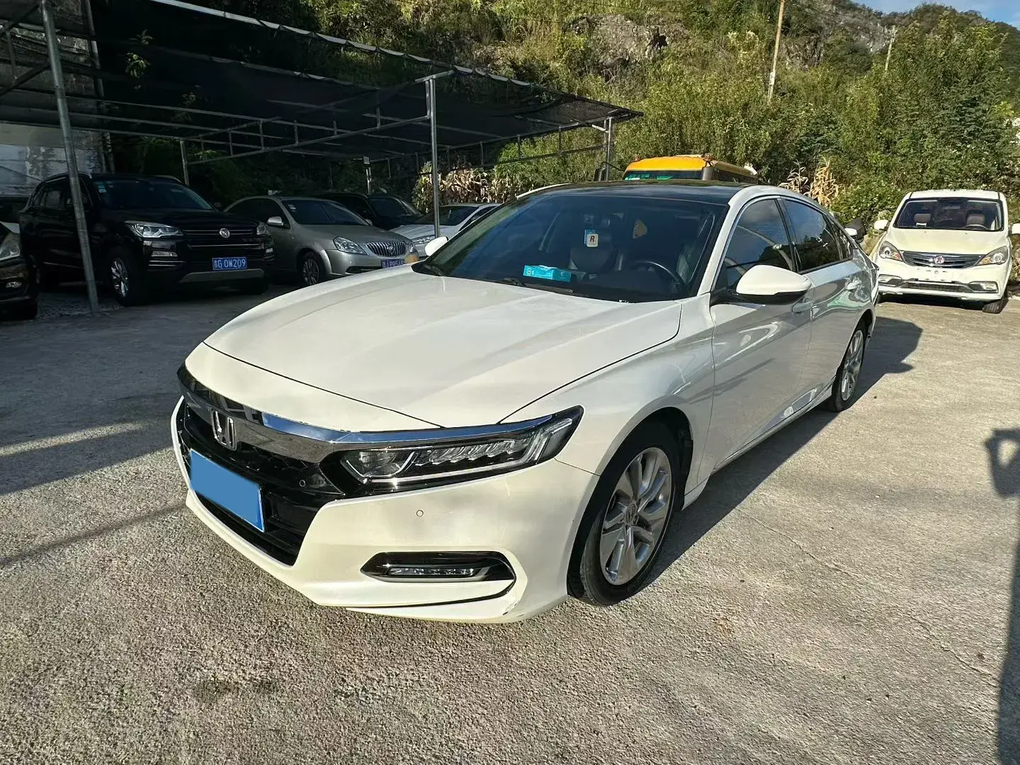 2018 HONDA ACCORD view 1