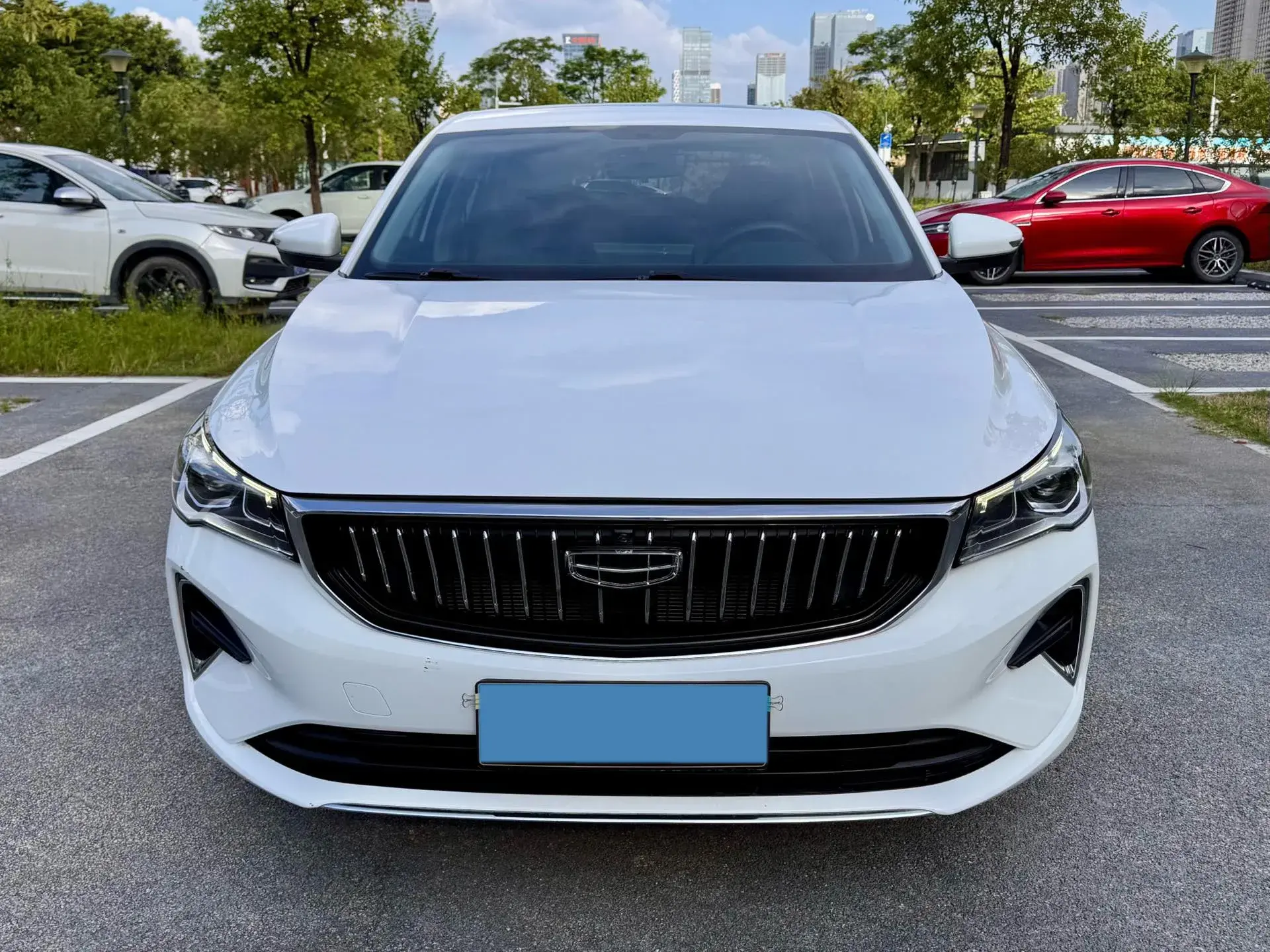 2022 GEELY EMGRAND thumbnail 2