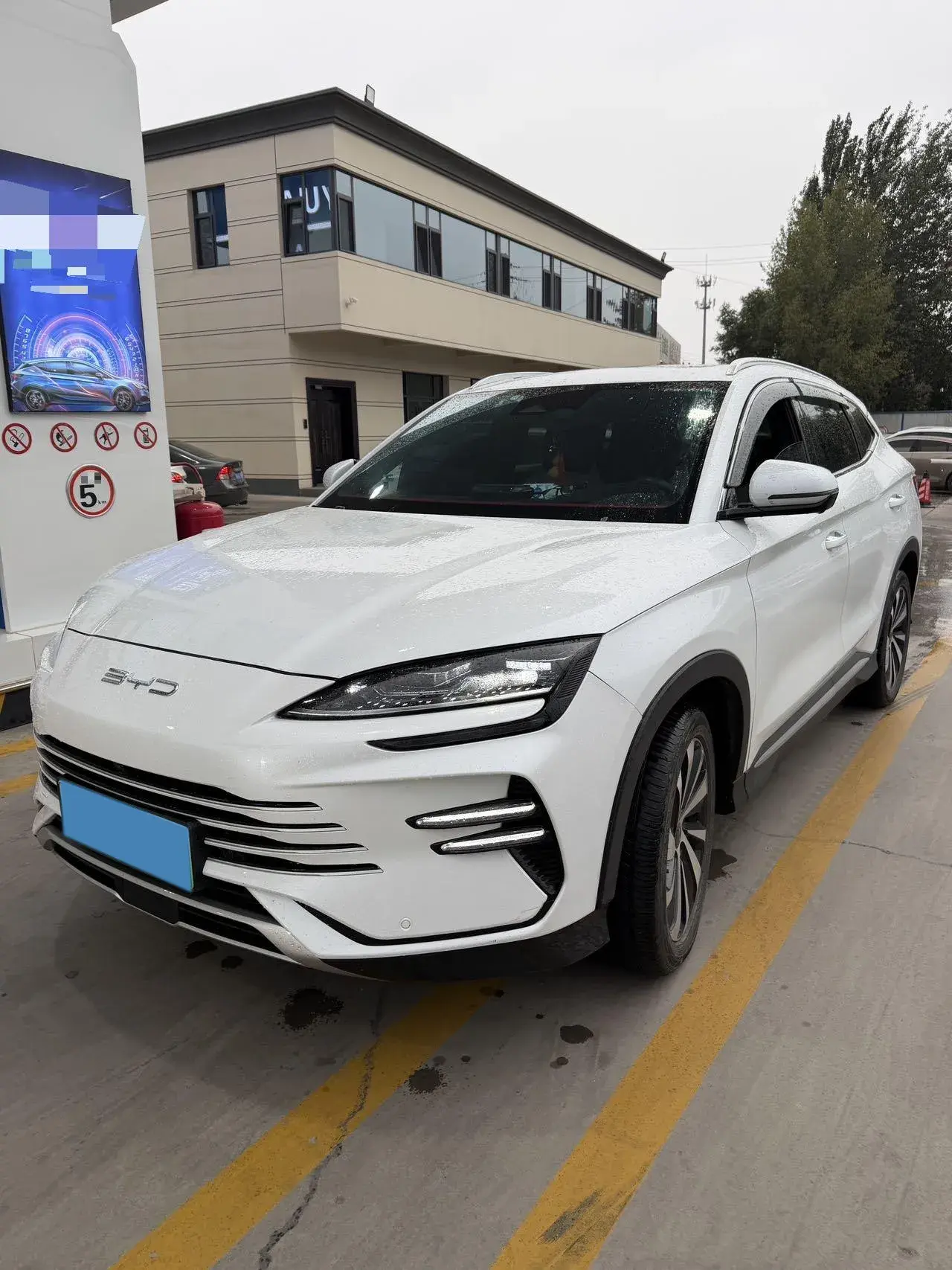 2023 BYD SONG view 1