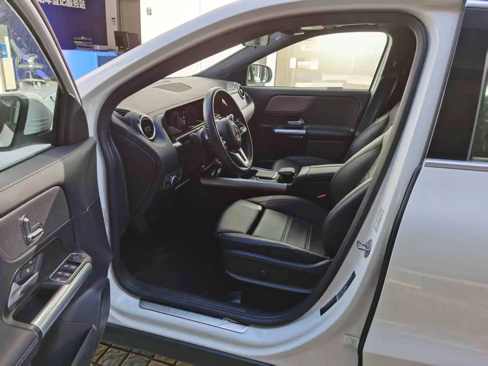 2023 MERCEDES-BENZ GLA thumbnail 2