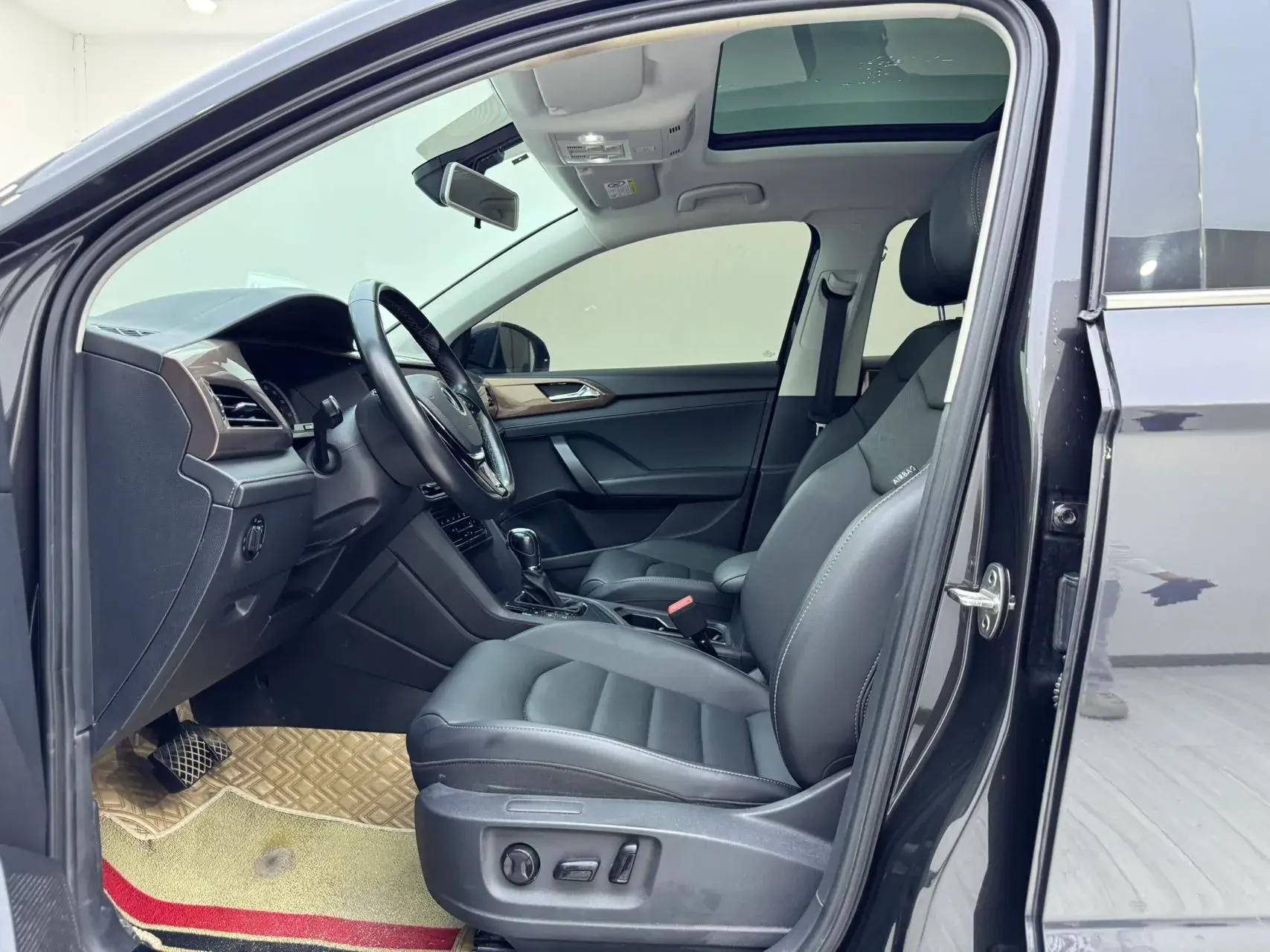 2021 VOLKSWAGEN THARU thumbnail 4