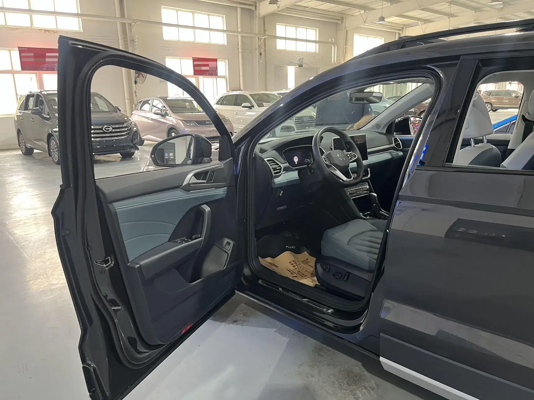 2023 VOLKSWAGEN THARU thumbnail 3