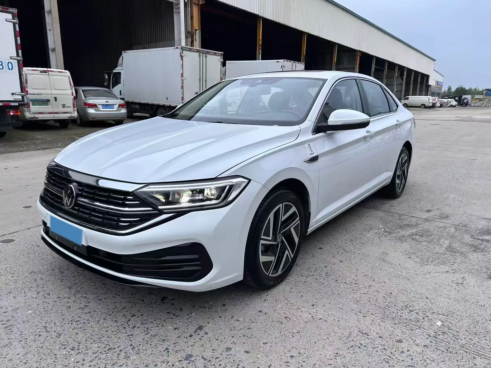 2024 VOLKSWAGEN SAGITAR view 1