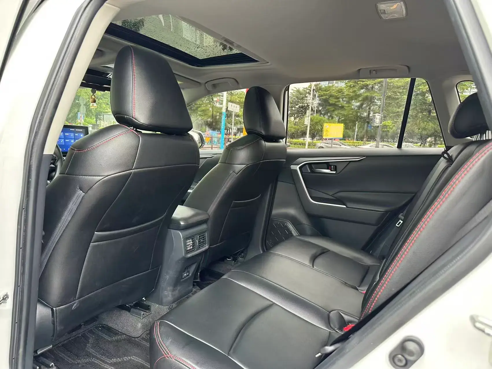 2022 TOYOTA RAV4 thumbnail 4