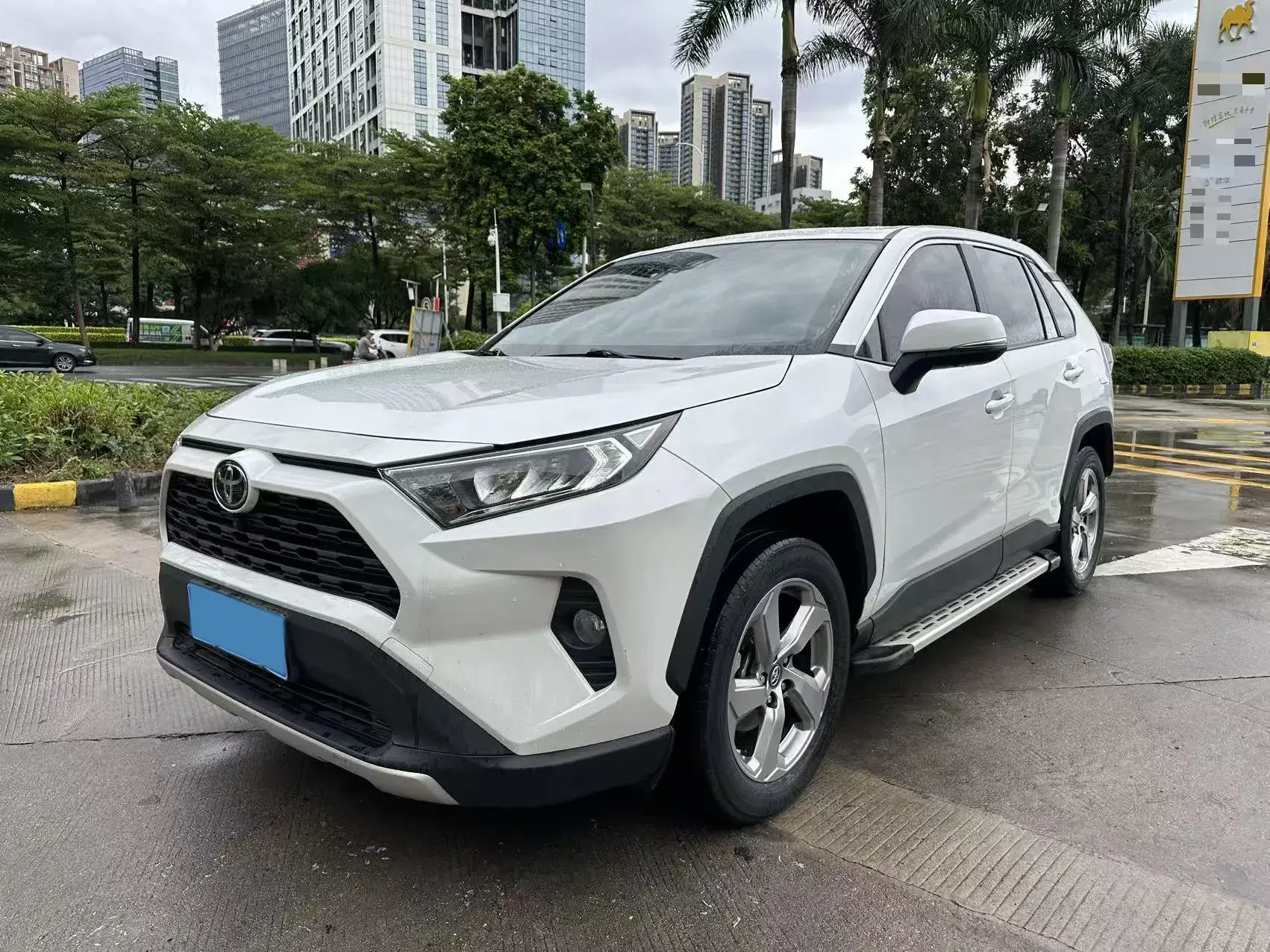 2022 TOYOTA RAV4 view 1