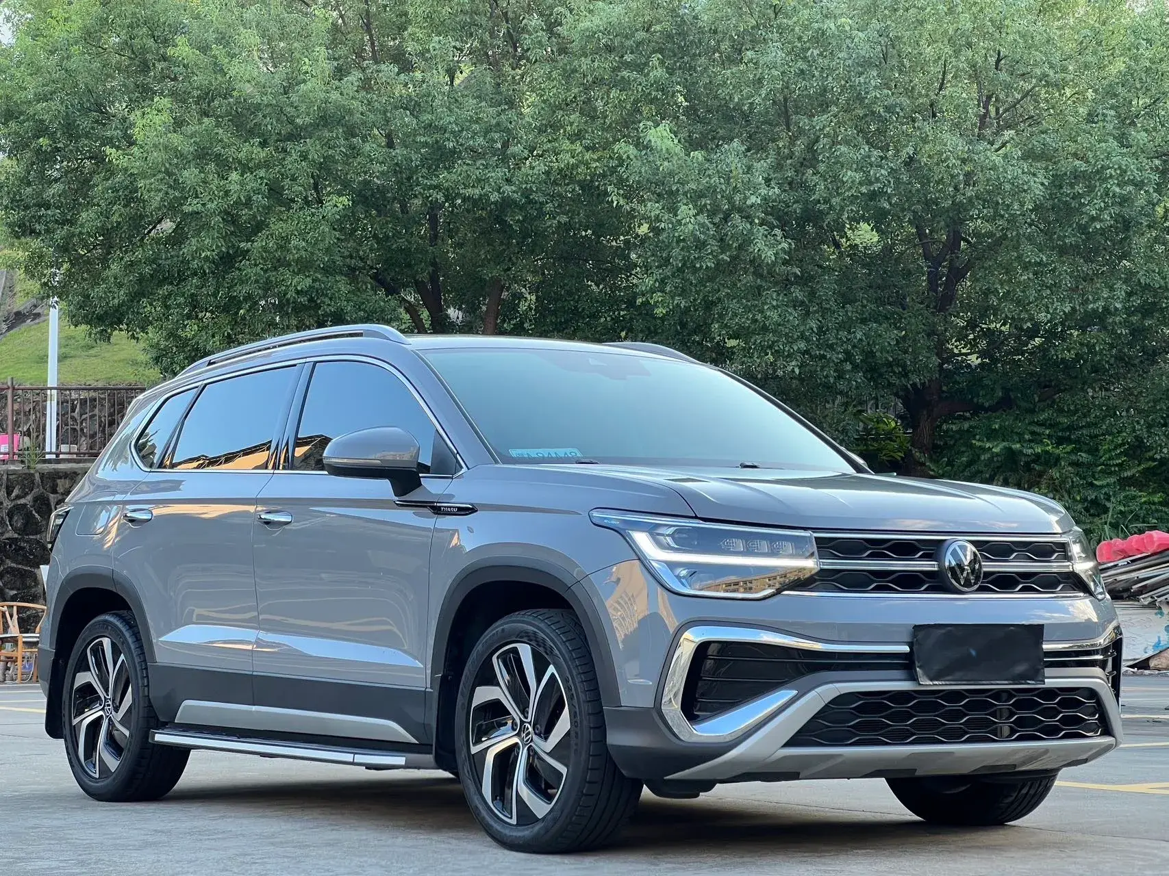 2023 VOLKSWAGEN THARU thumbnail 3