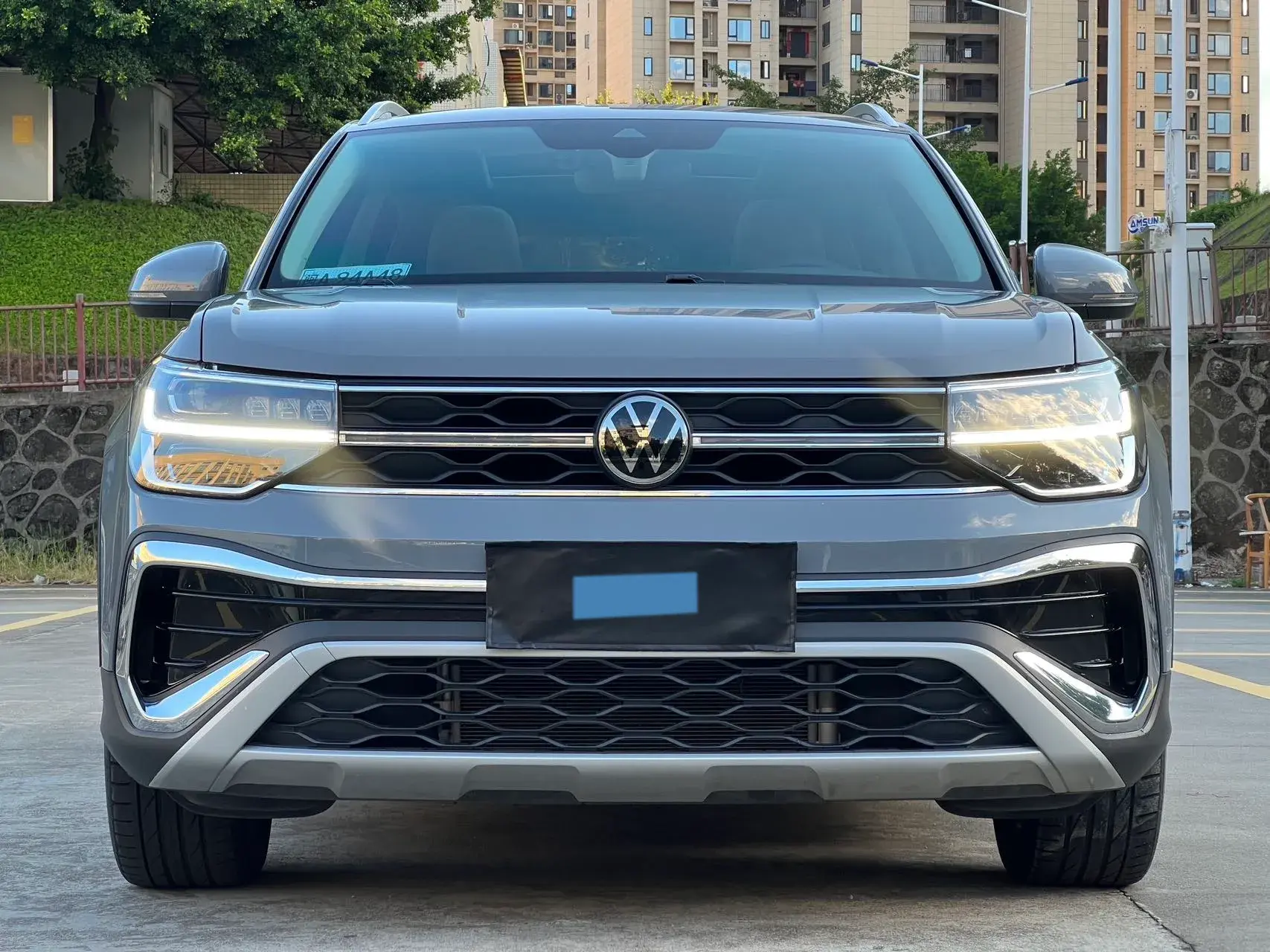 2023 VOLKSWAGEN THARU thumbnail 2