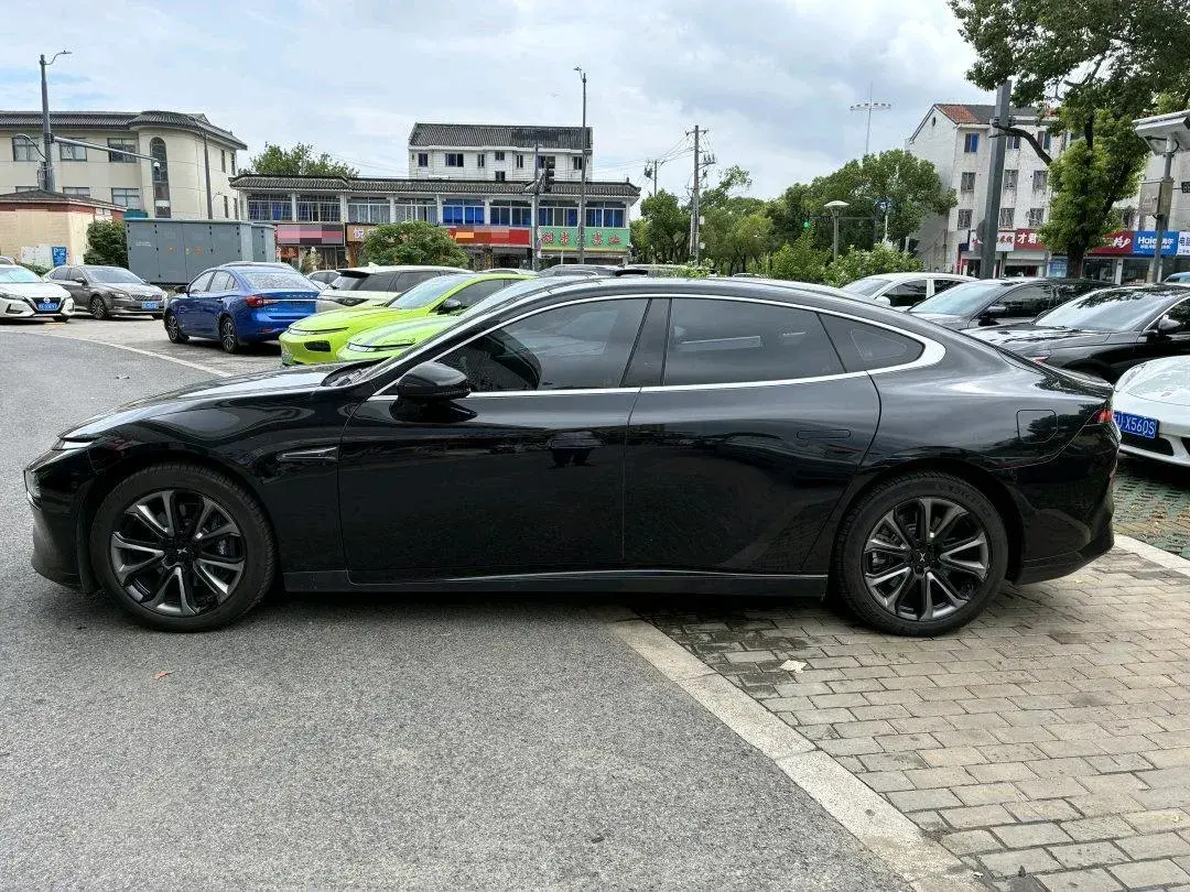 2022 XPENG P7 thumbnail 3