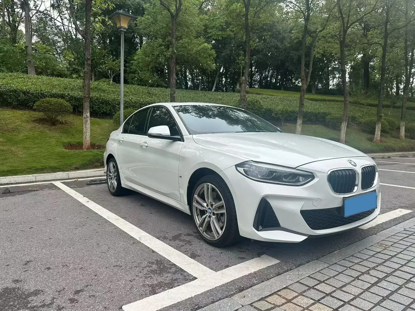 2020 BMW 1 thumbnail 3