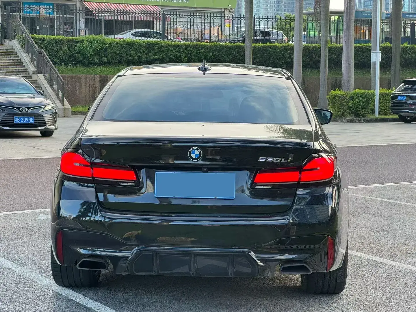 2021 BMW 5 thumbnail 3