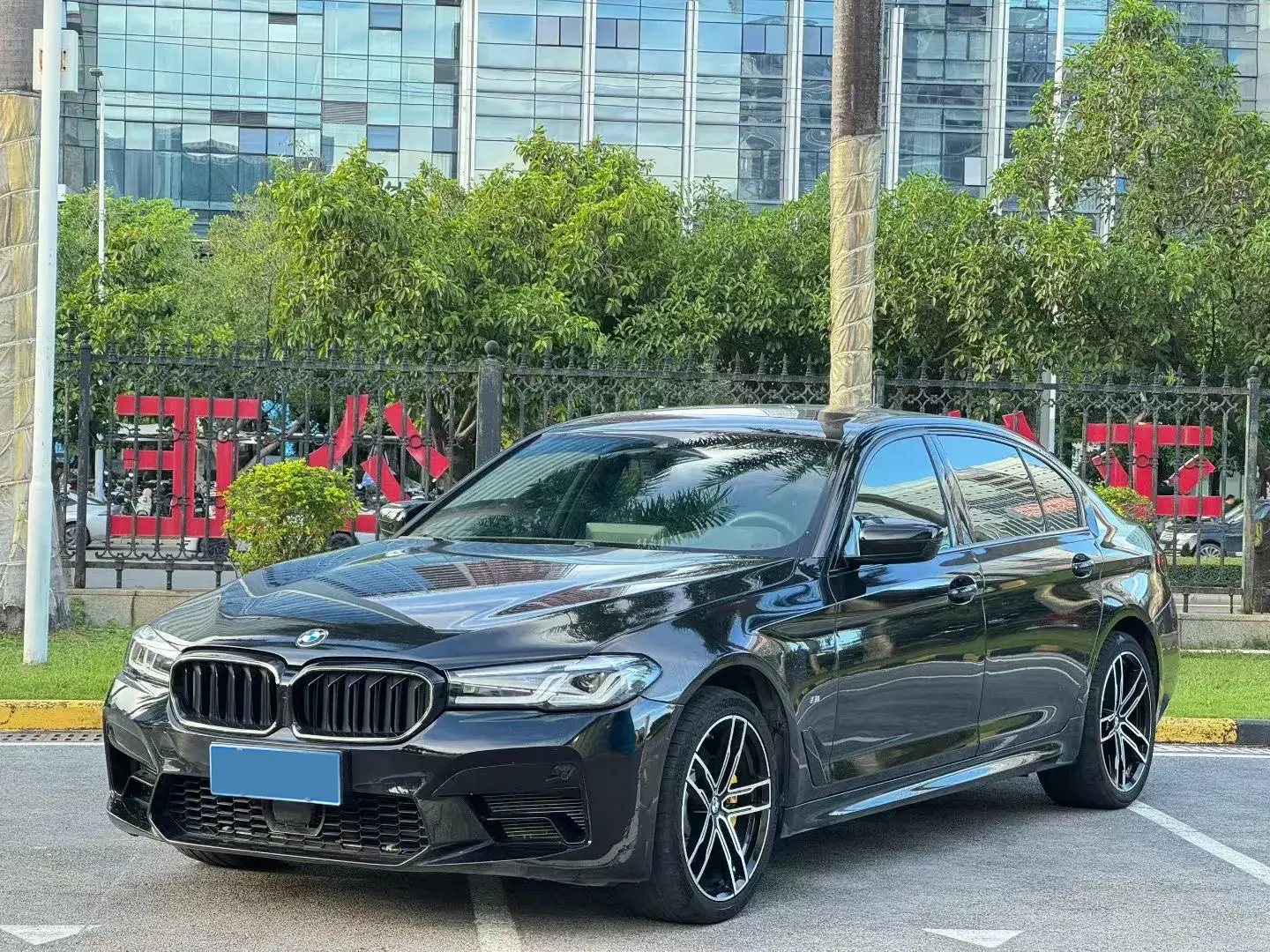 2021 BMW 5 view 1