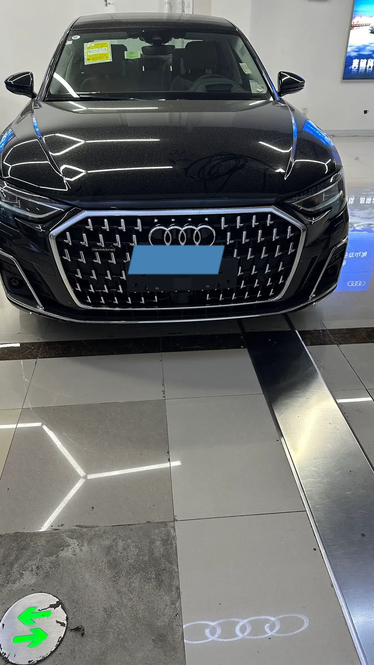 2025 AUDI A8 thumbnail 2