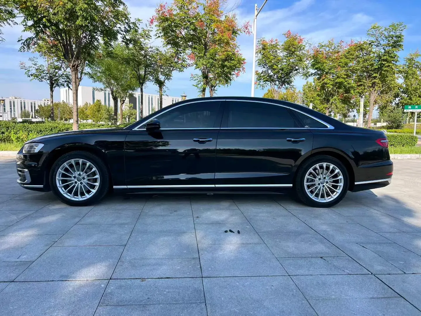 2019 AUDI A8 thumbnail 3
