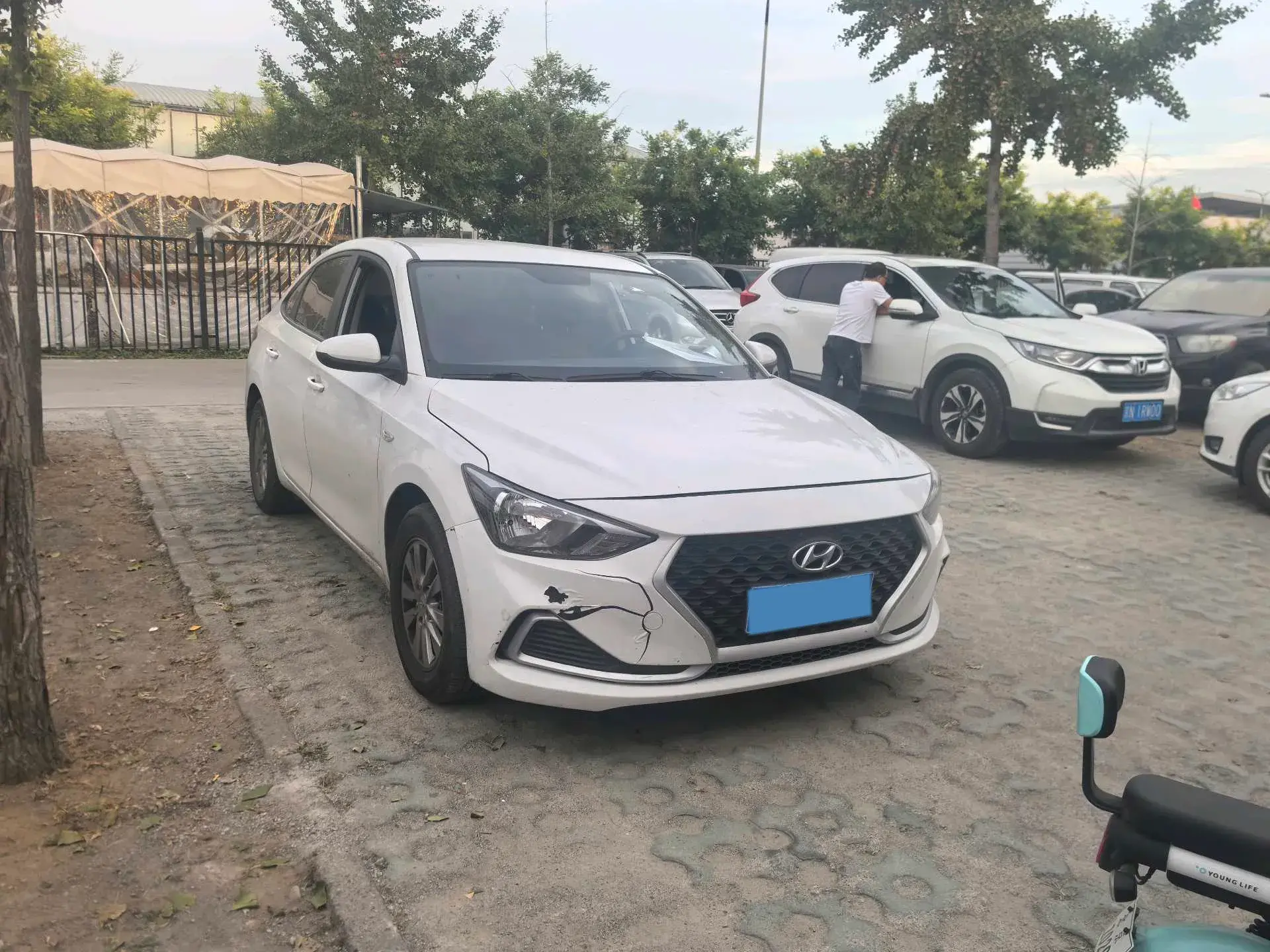 2017 HYUNDAI CELESTA thumbnail 3