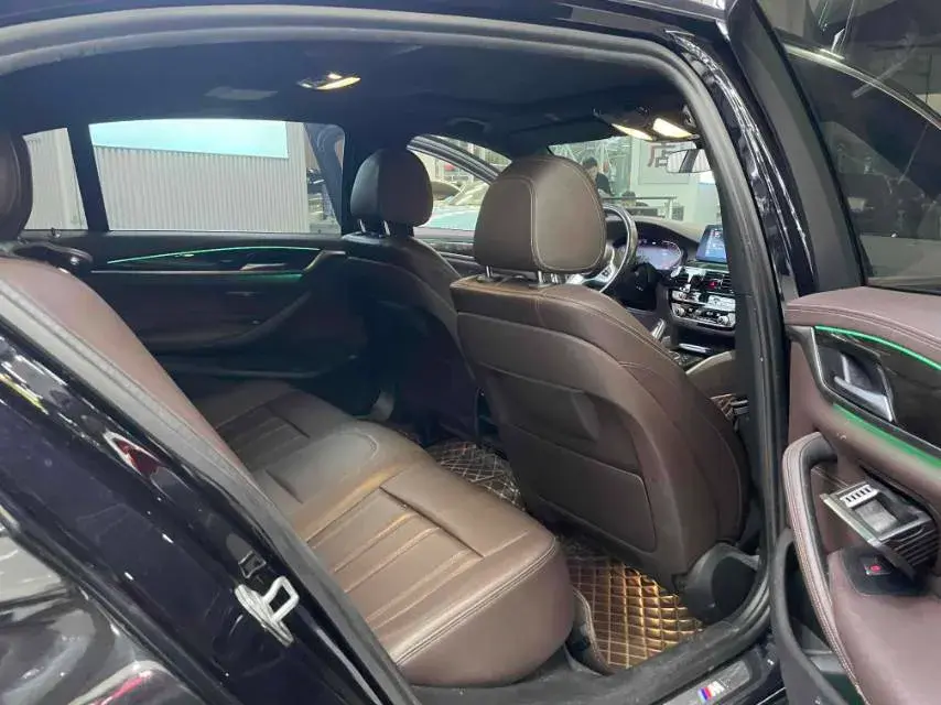 2020 BMW 5 thumbnail 4