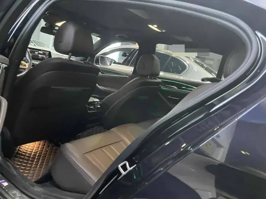 2020 BMW 5 thumbnail 3