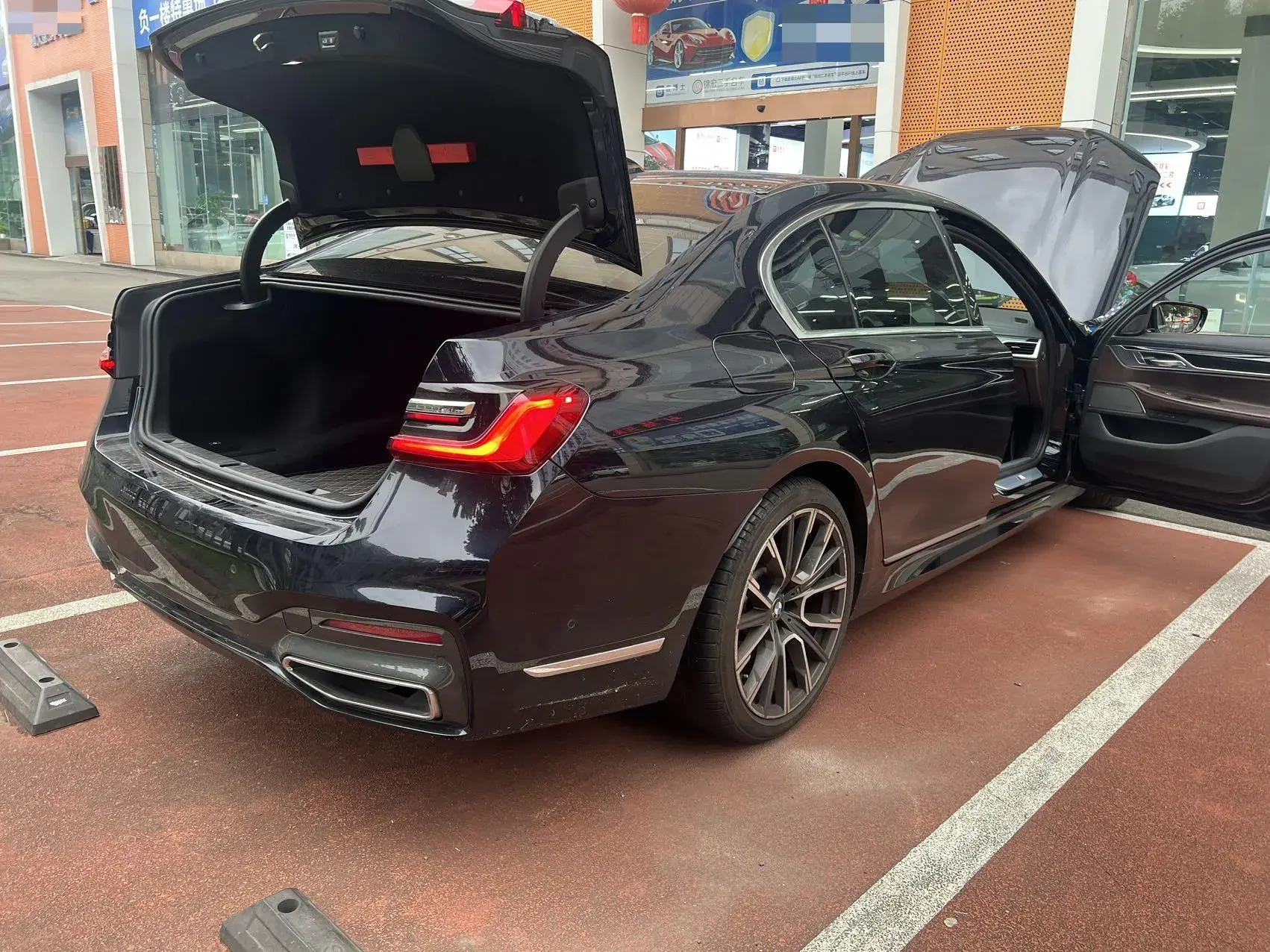 2021 BMW 7 thumbnail 4