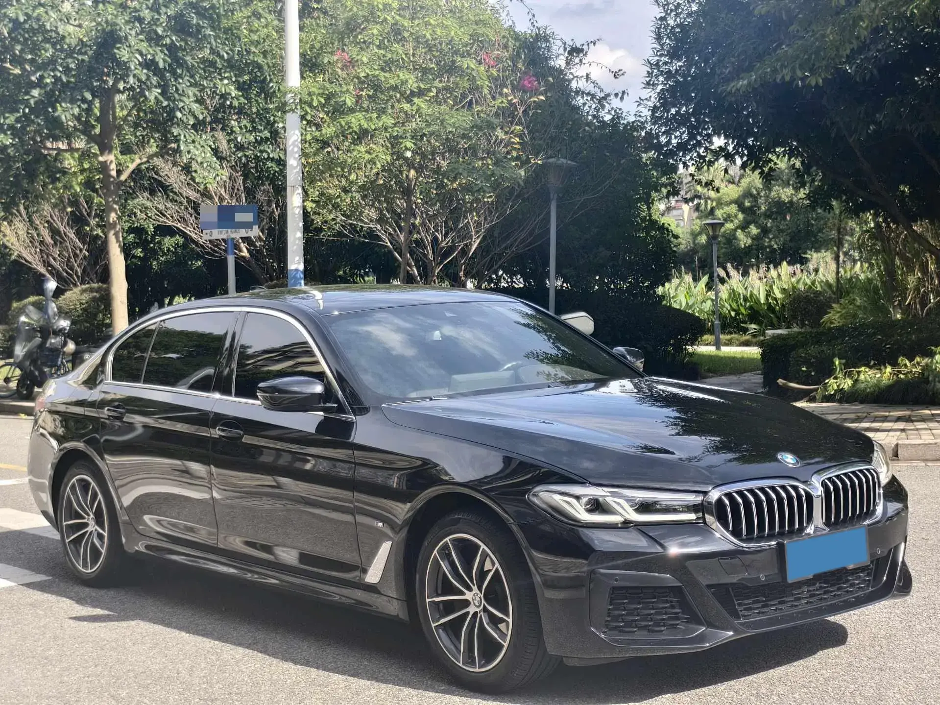 2022 BMW 5 thumbnail 3