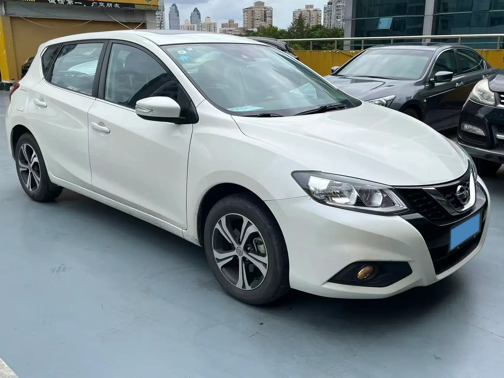2020 NISSAN TIIDA thumbnail 3