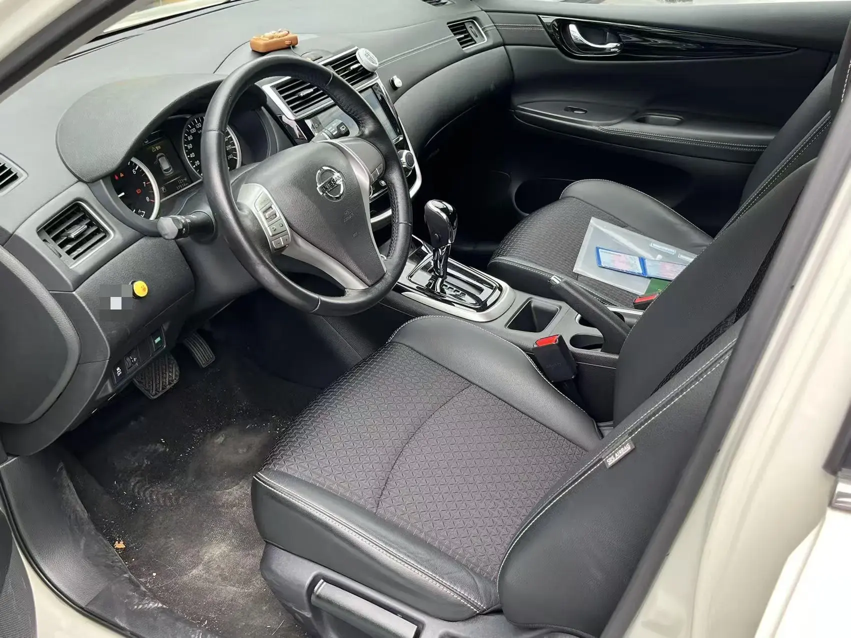 2020 NISSAN TIIDA thumbnail 4