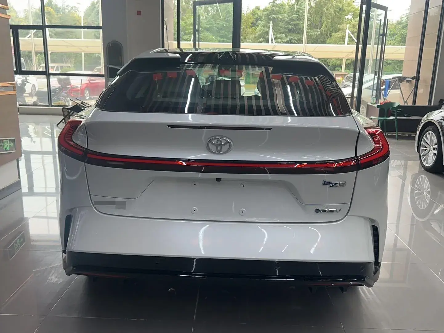 2025 TOYOTA BZ5 thumbnail 3