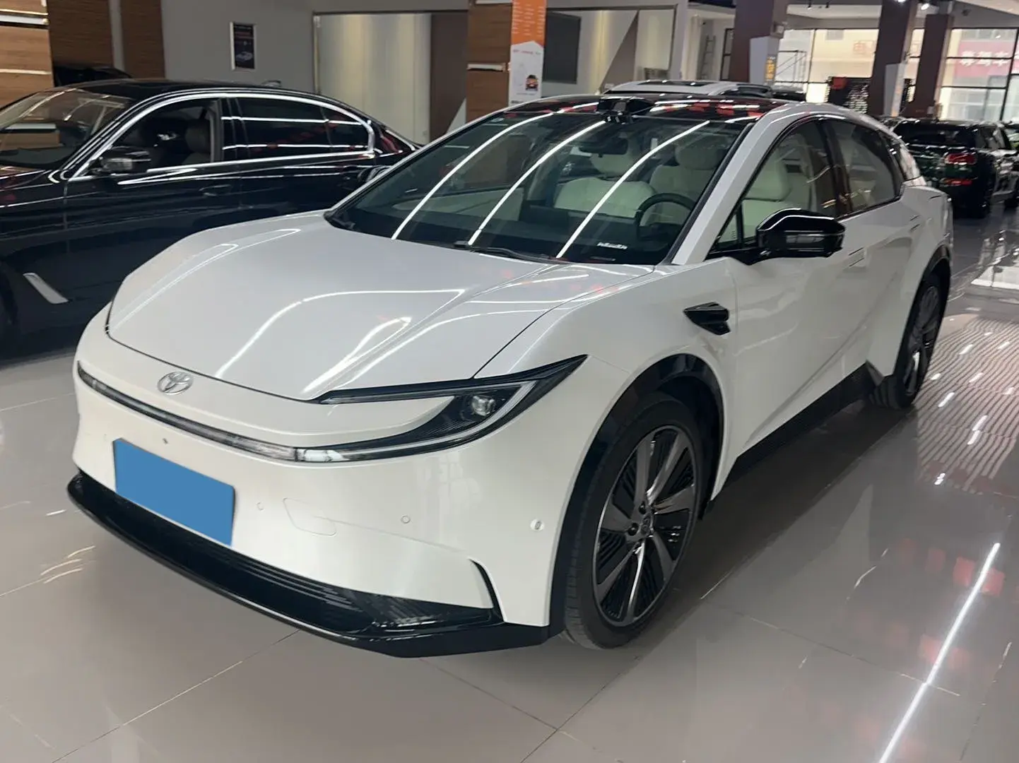 2025 TOYOTA BZ5 view 1