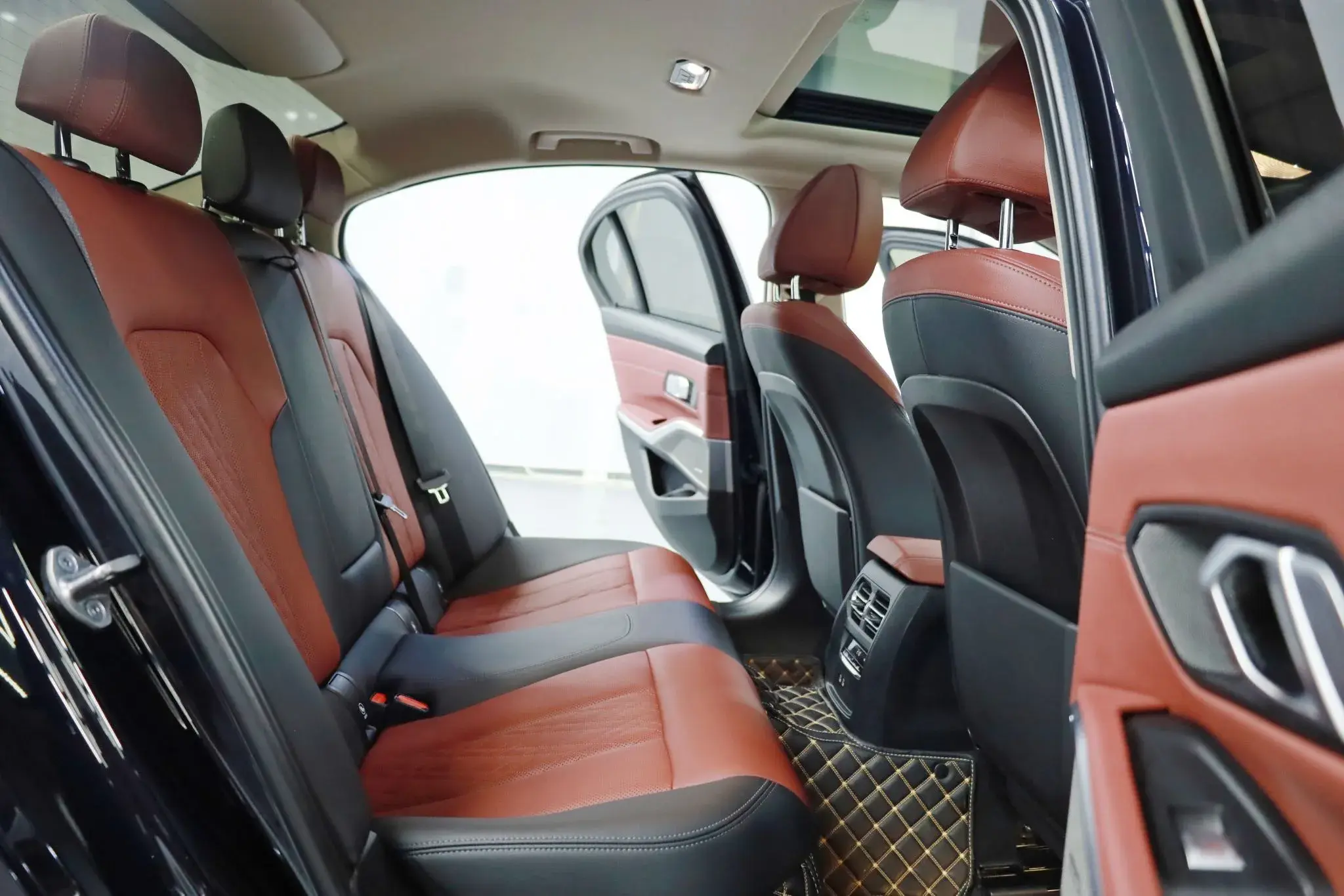 2022 BMW 3 thumbnail 4