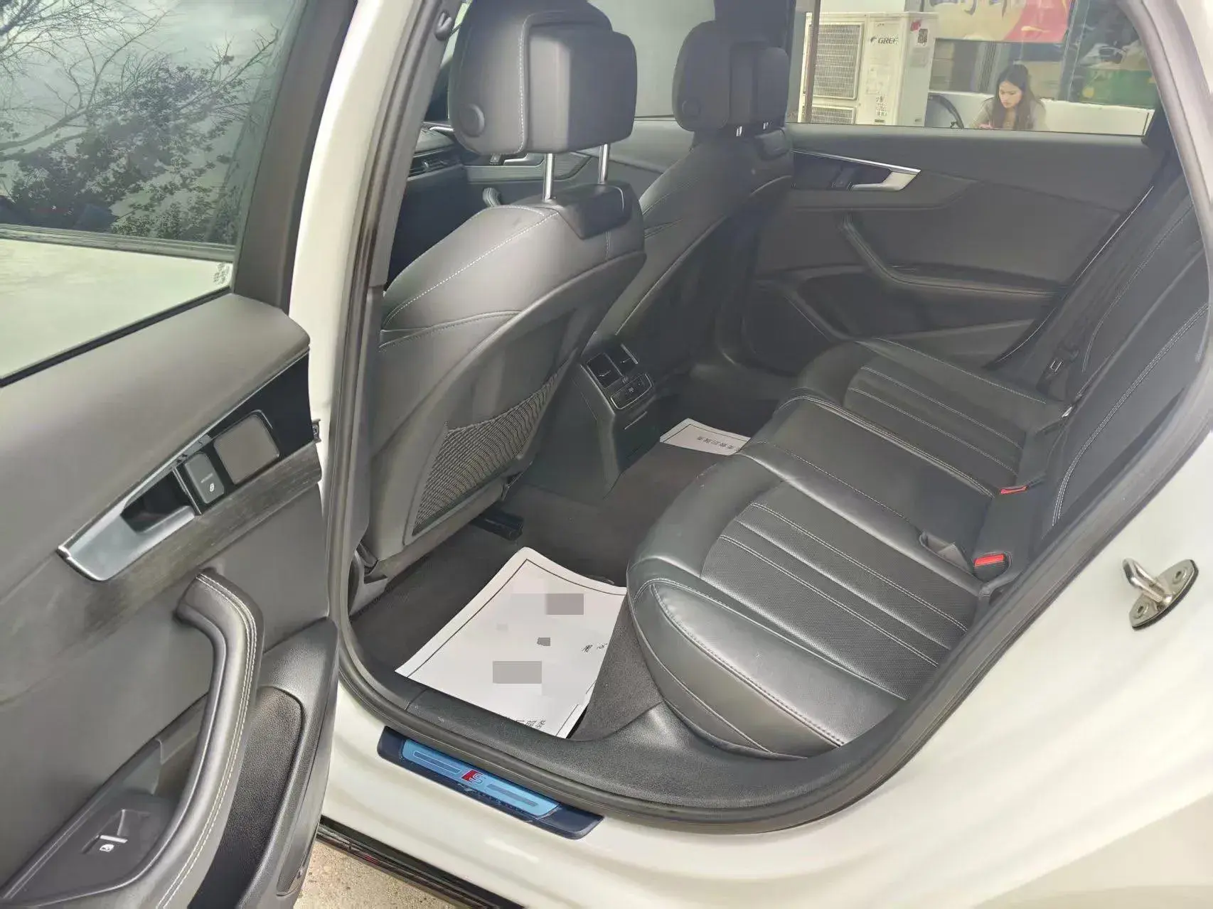 2023 AUDI A4L thumbnail 4