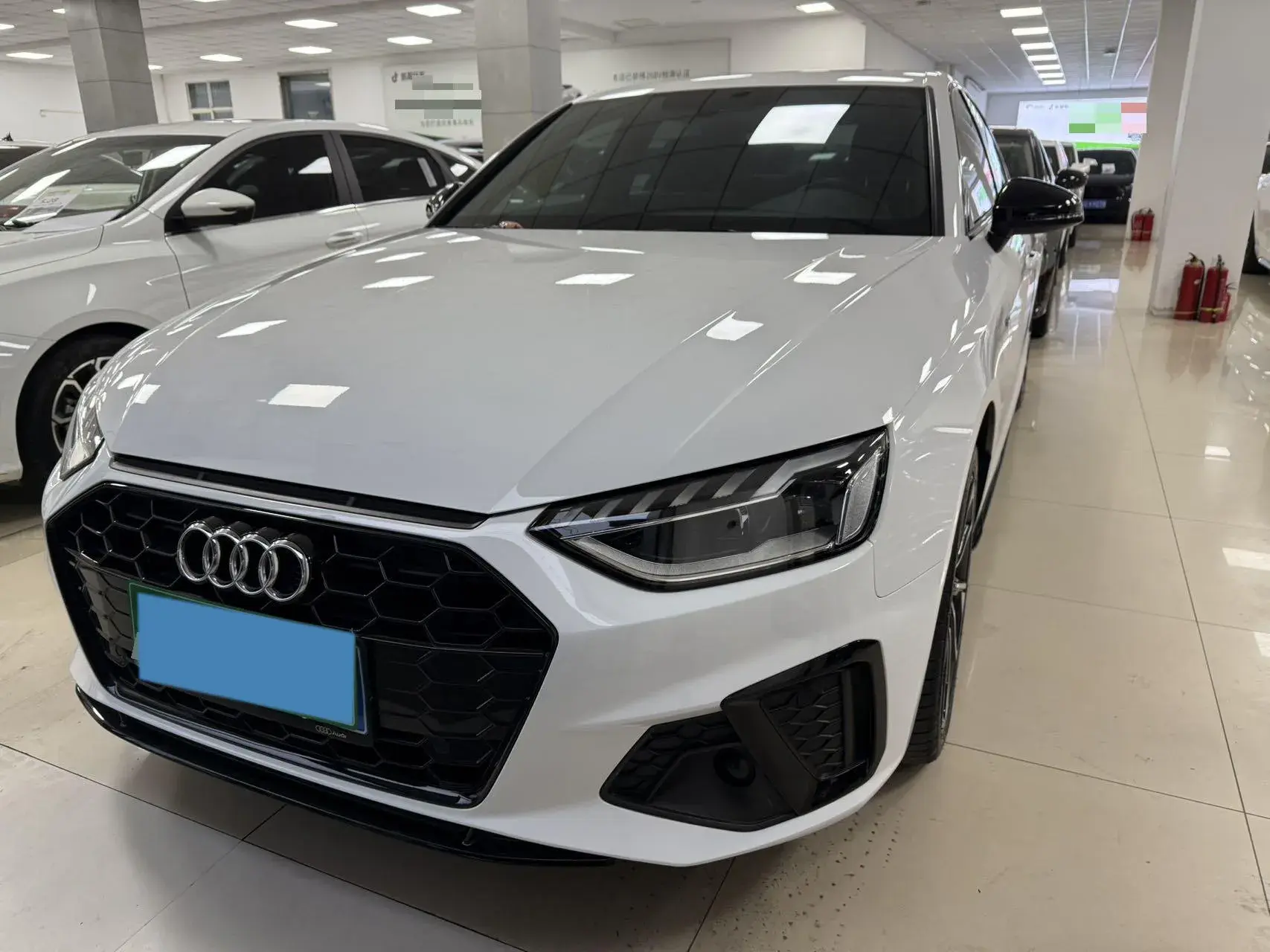 2023 AUDI A4L view 1