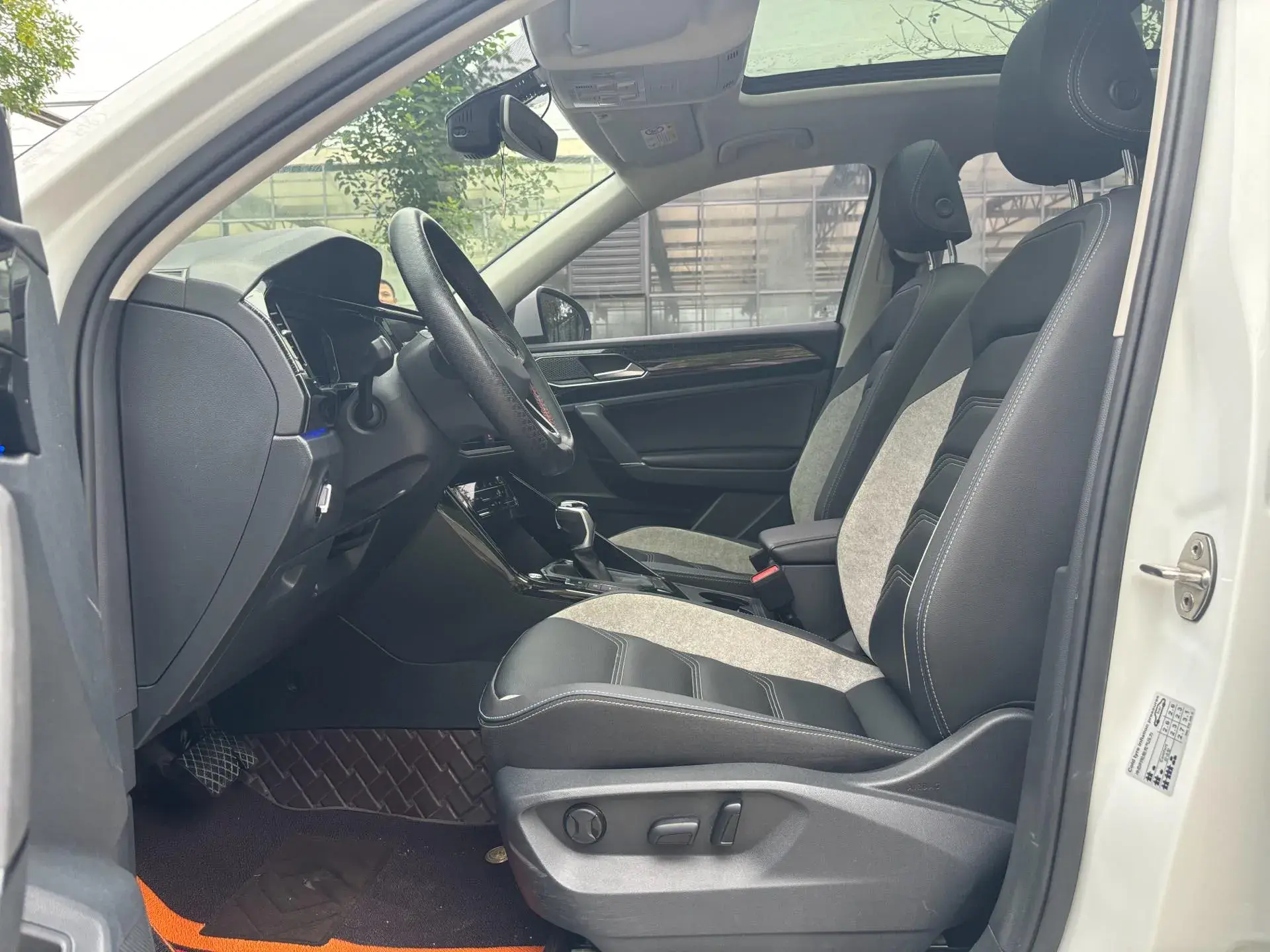 2022 VOLKSWAGEN TAYRON thumbnail 4