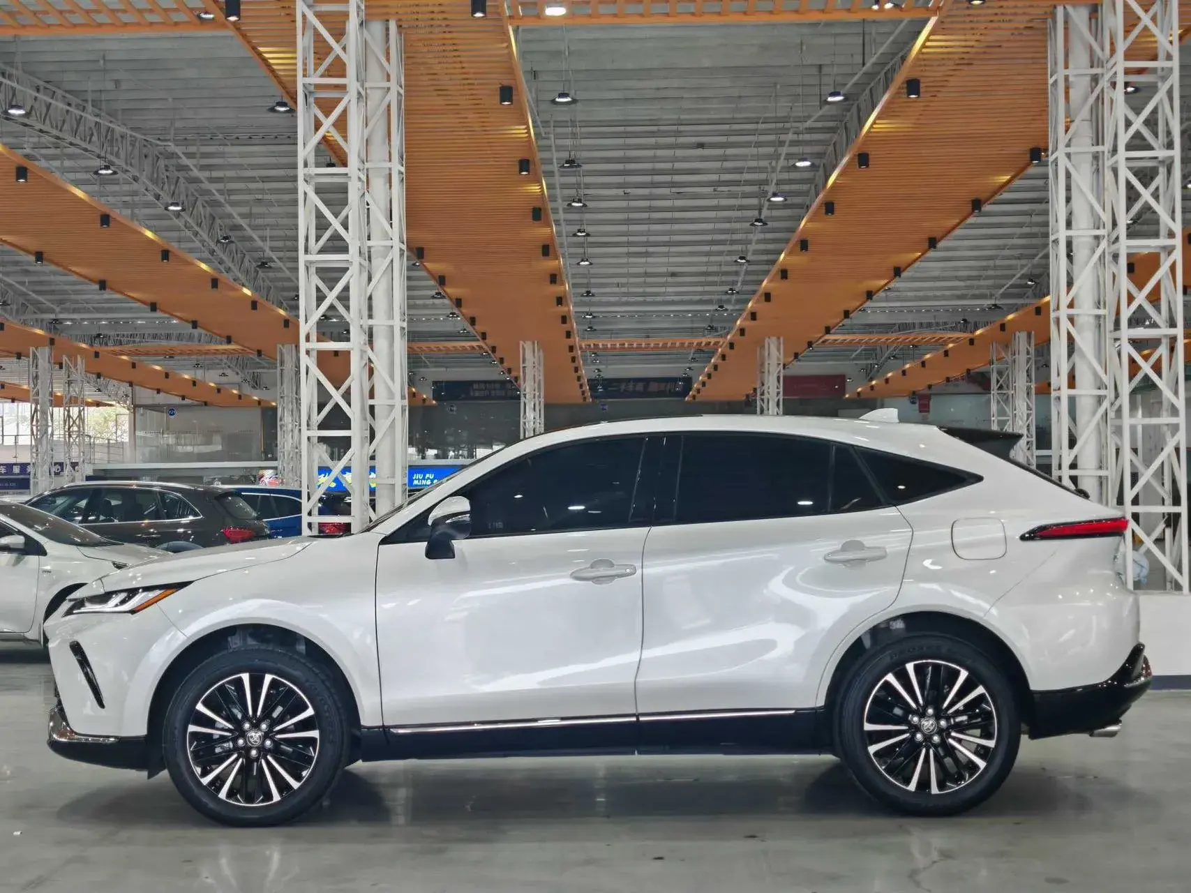 2023 TOYOTA VENZA thumbnail 4