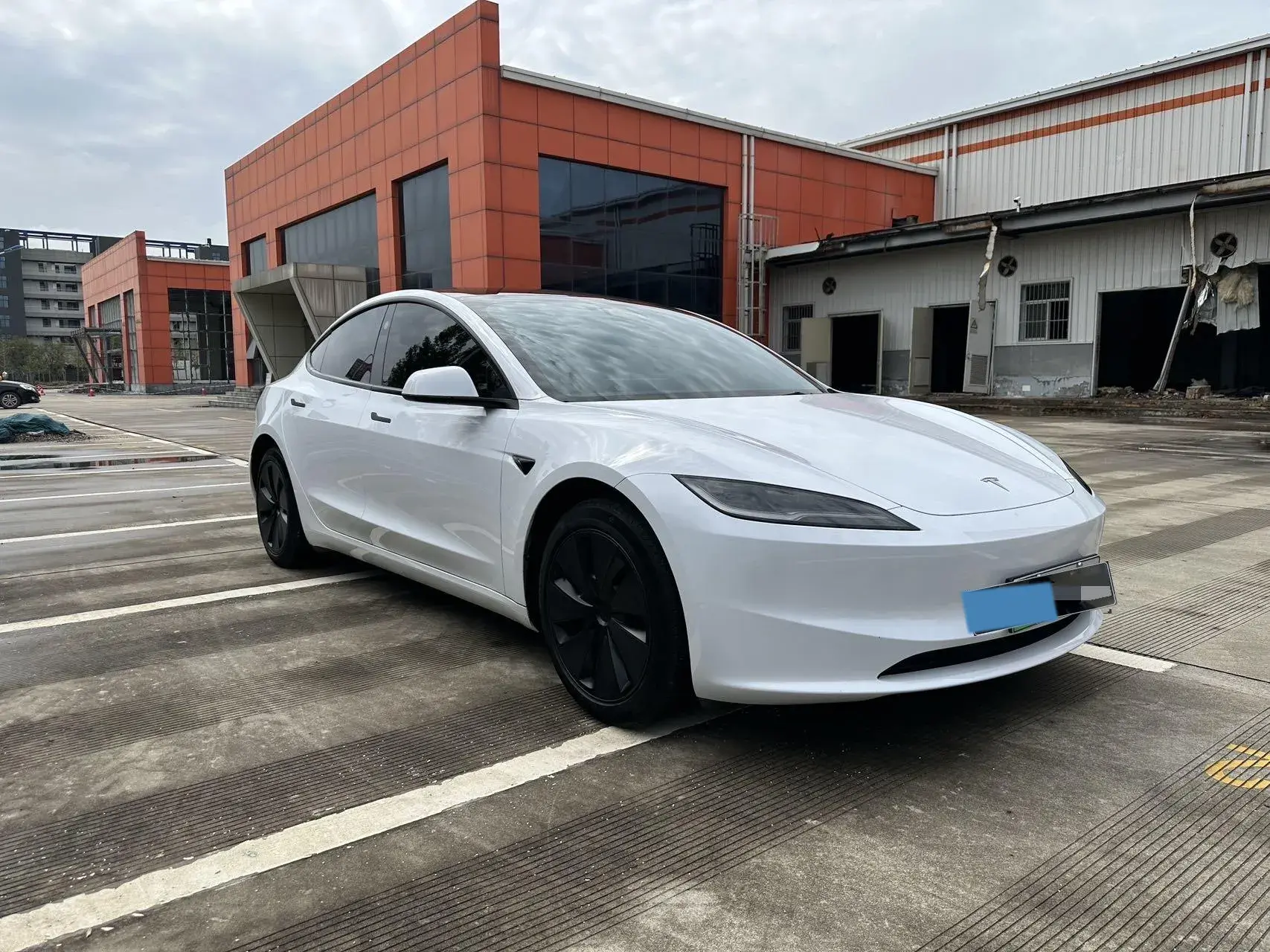 2023 TESLA MODEL thumbnail 3