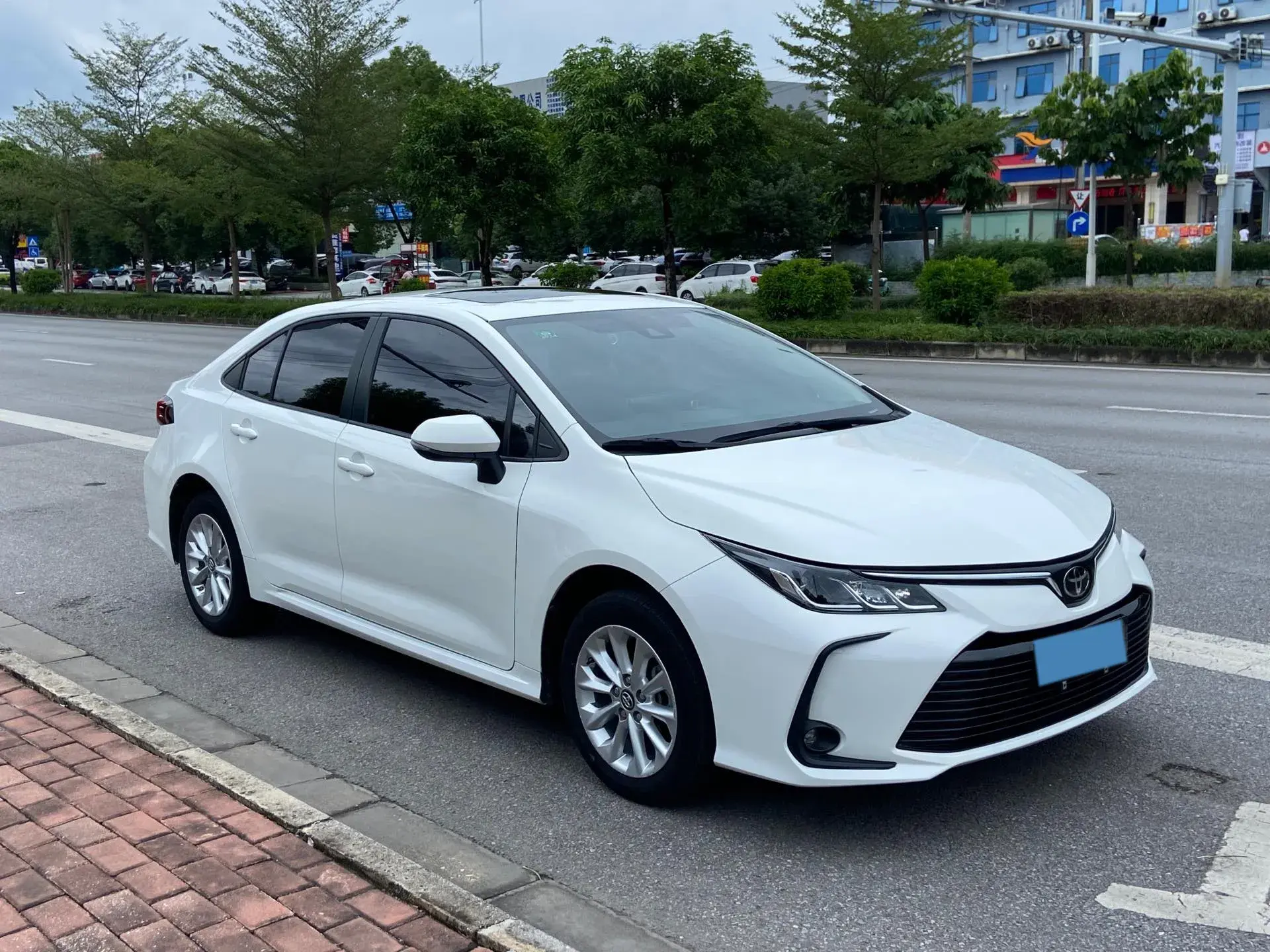 2021 TOYOTA COROLLA thumbnail 3