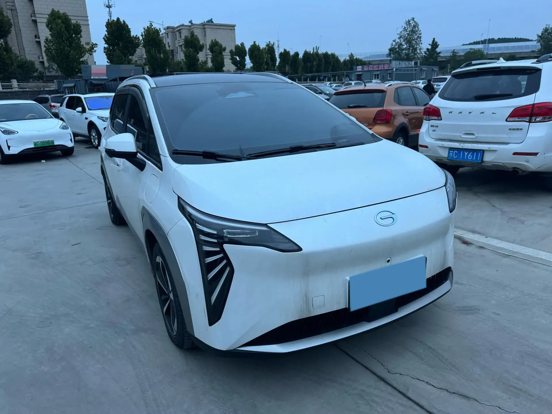 2023 AION Y thumbnail 3