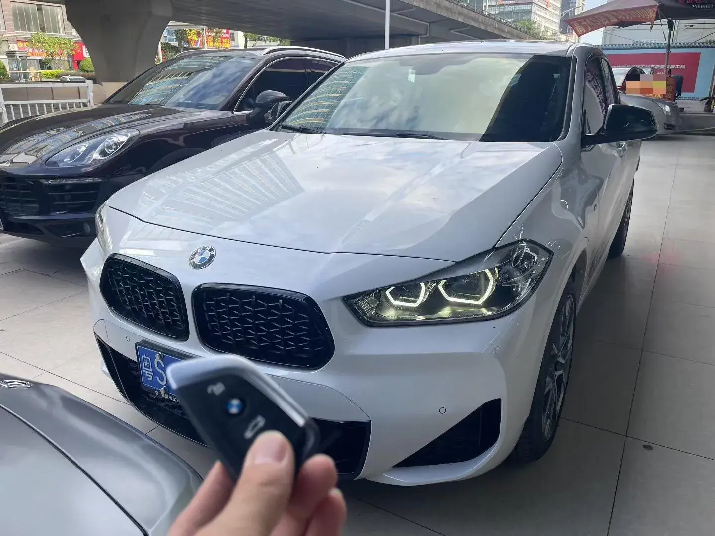 2021 BMW X2 view 1