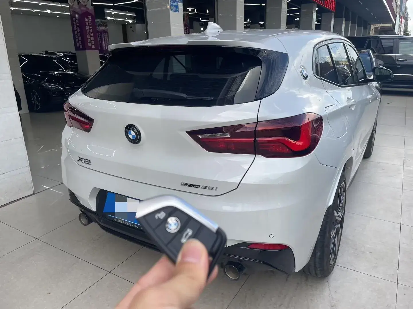 2021 BMW X2 thumbnail 2