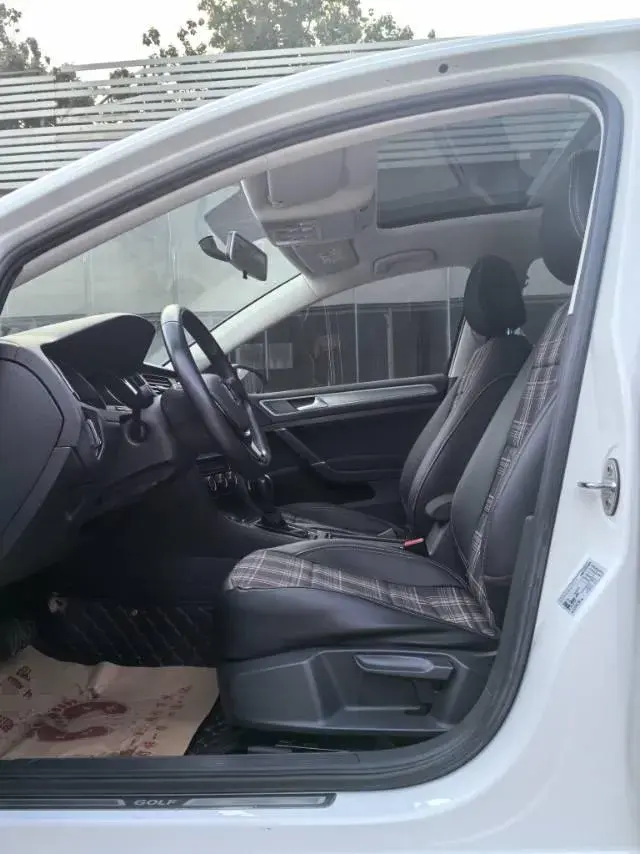 2020 VOLKSWAGEN GOLF thumbnail 4