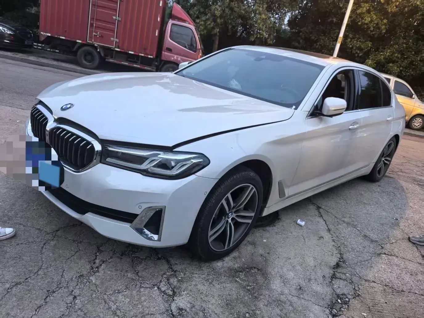 2021 BMW 5 view 1