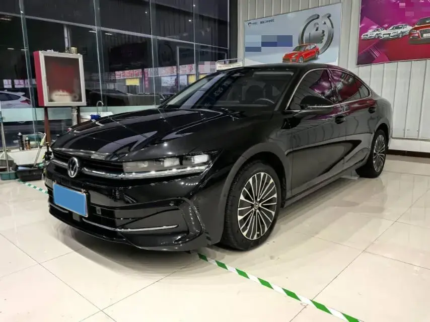 2024 VOLKSWAGEN MAGOTAN view 1