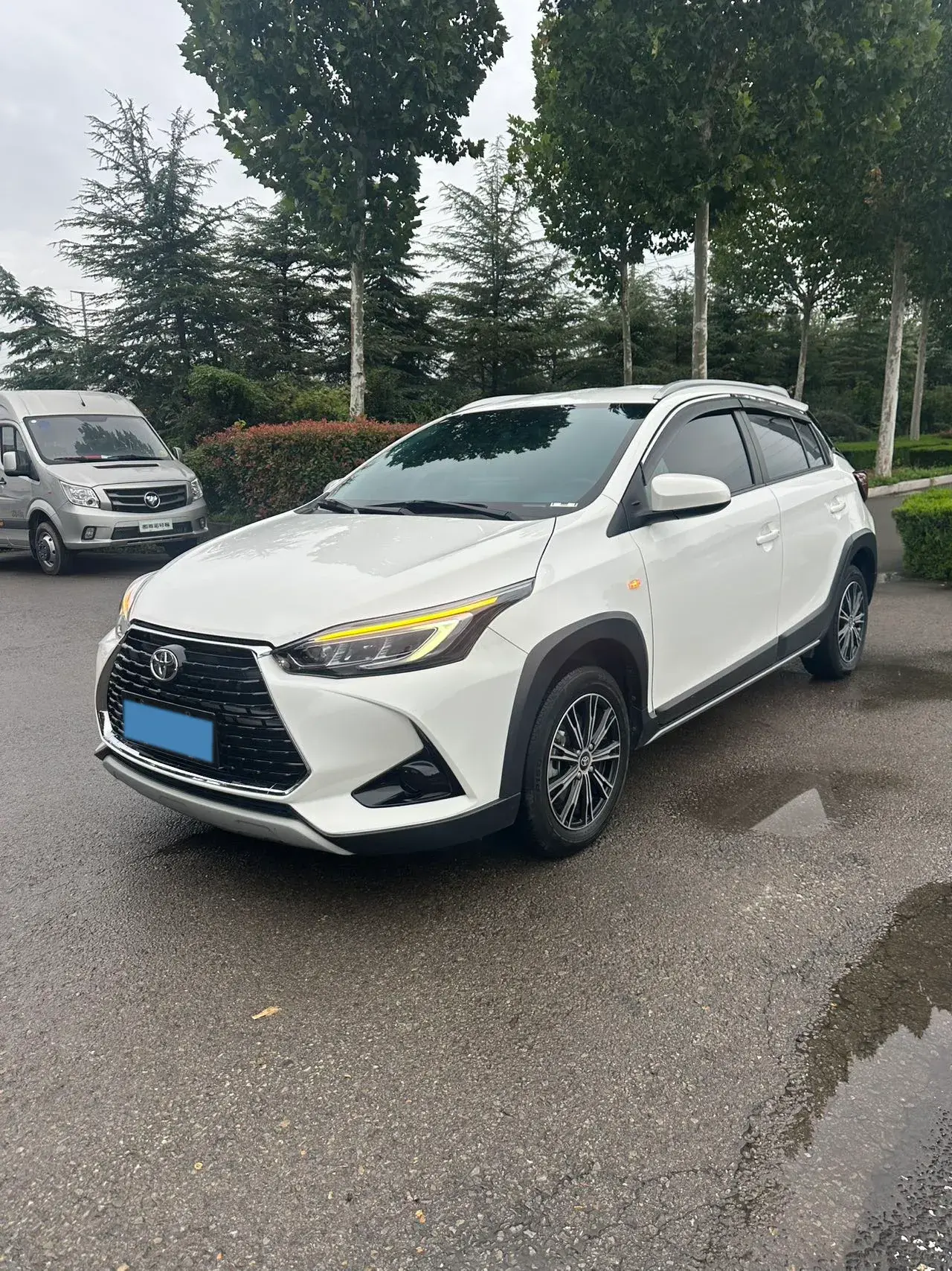 2021 TOYOTA YARIS view 1