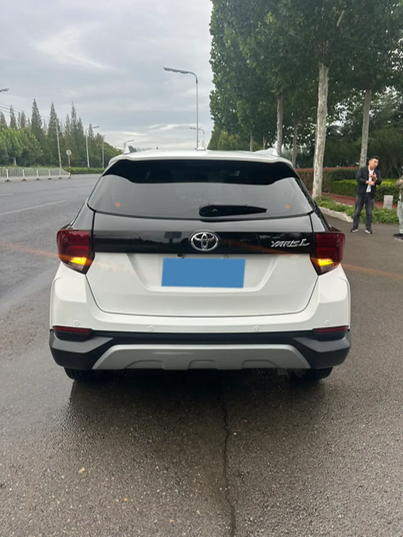 2021 TOYOTA YARIS thumbnail 4