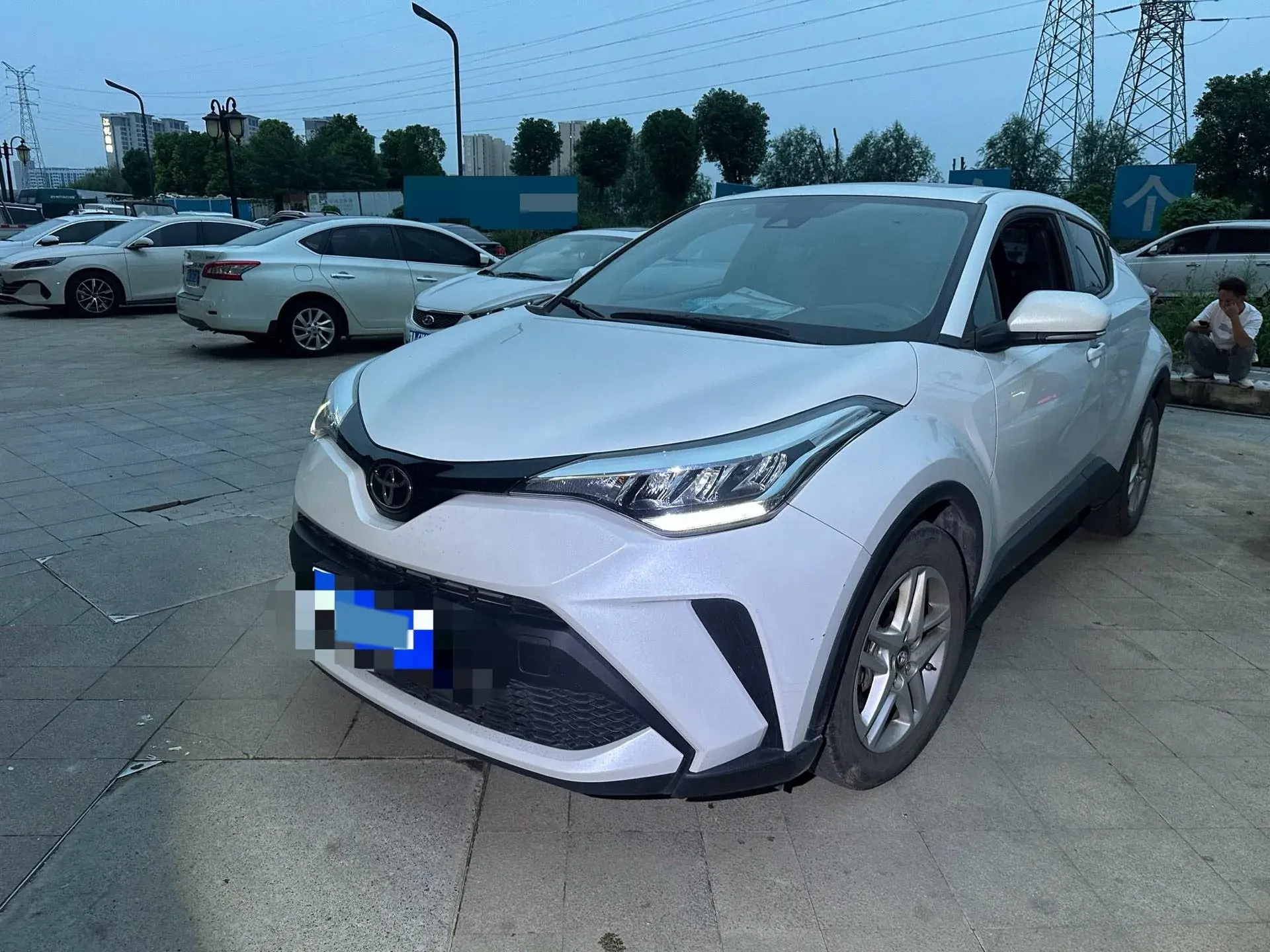 2020 TOYOTA C-HR view 1