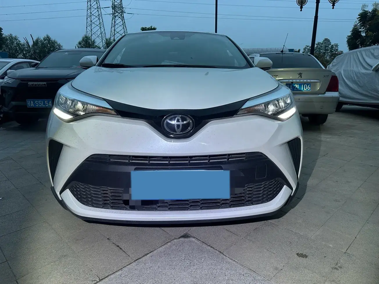 2020 TOYOTA C-HR thumbnail 2