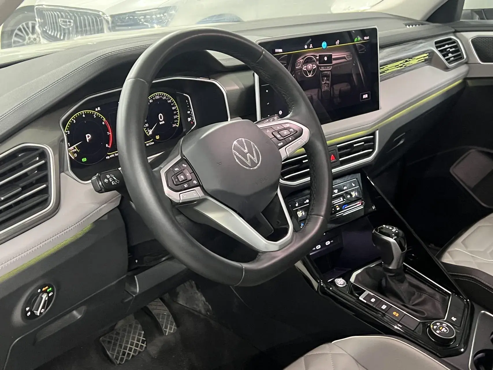 2023 VOLKSWAGEN TAYRON thumbnail 4