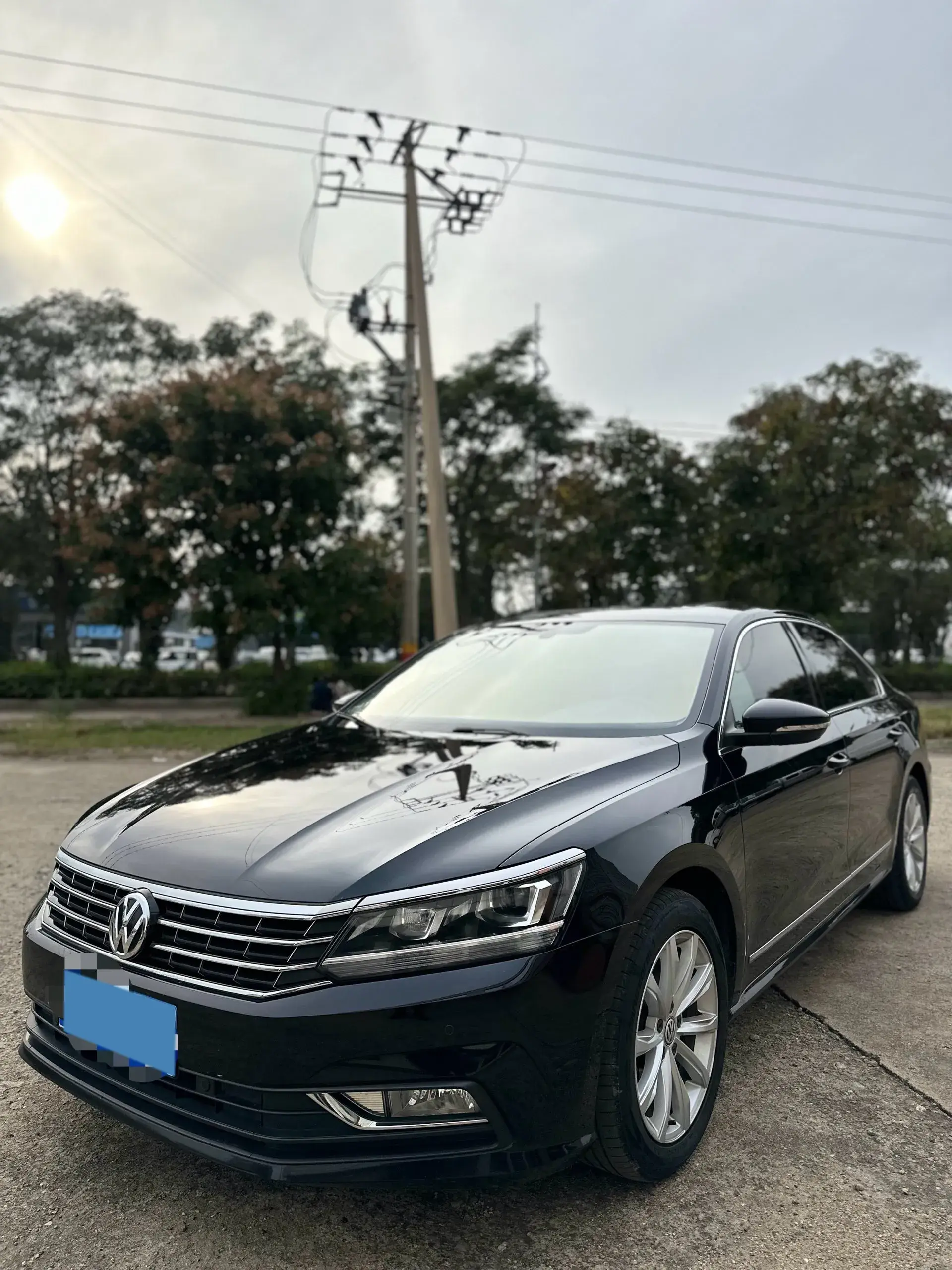 2017 VOLKSWAGEN PASSAT view 1