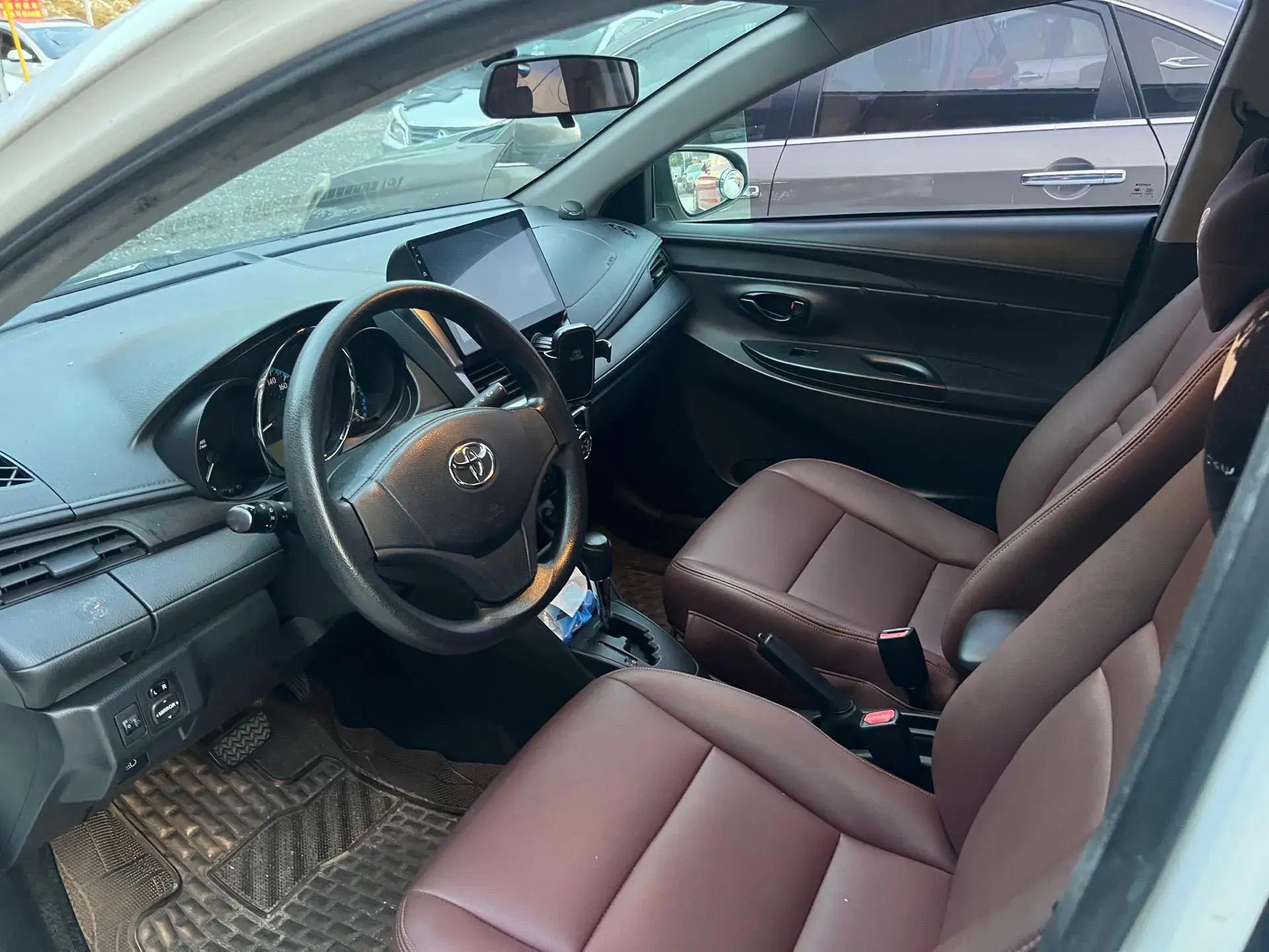 2017 TOYOTA YARIS thumbnail 4