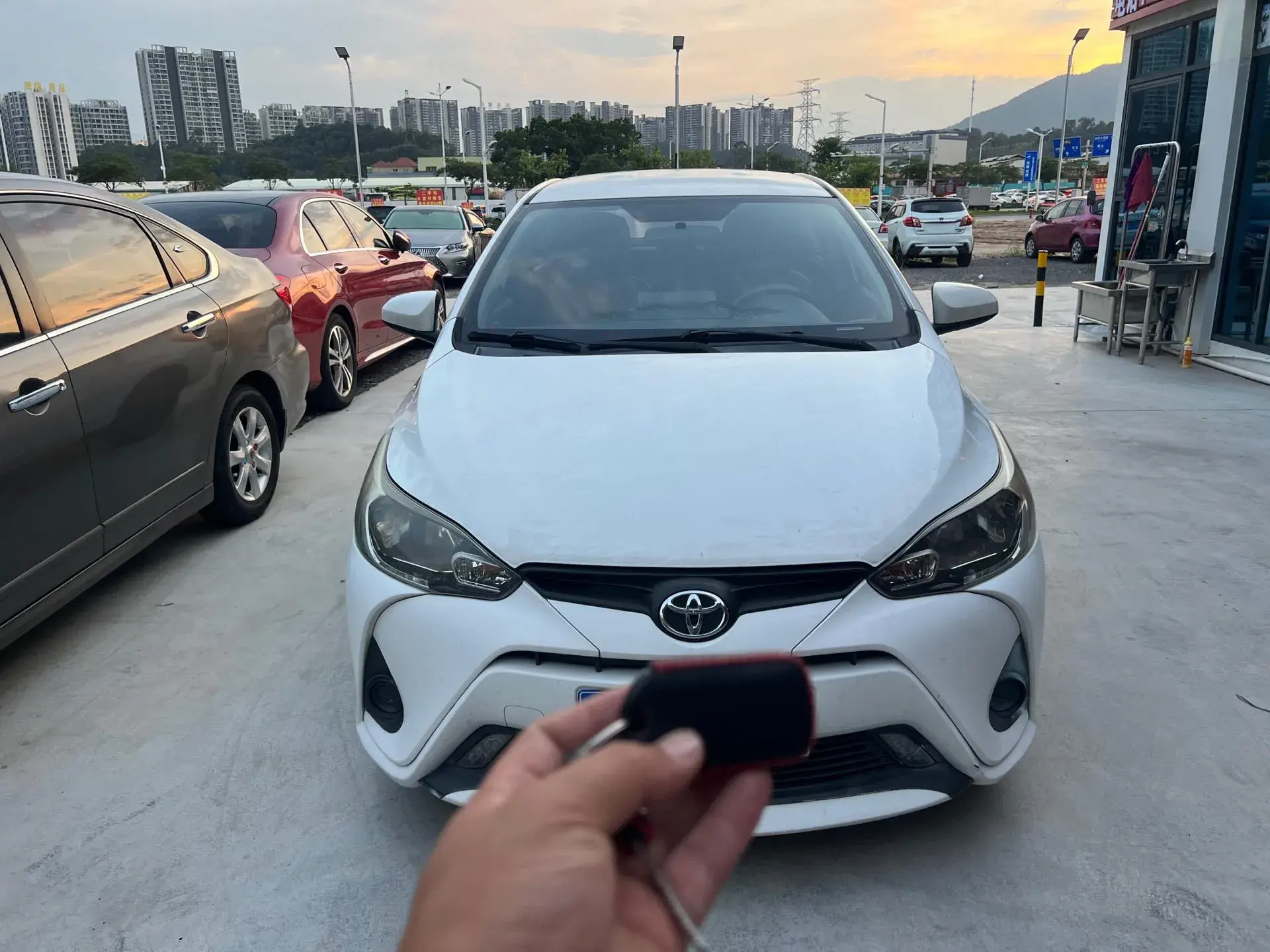 2017 TOYOTA YARIS thumbnail 2