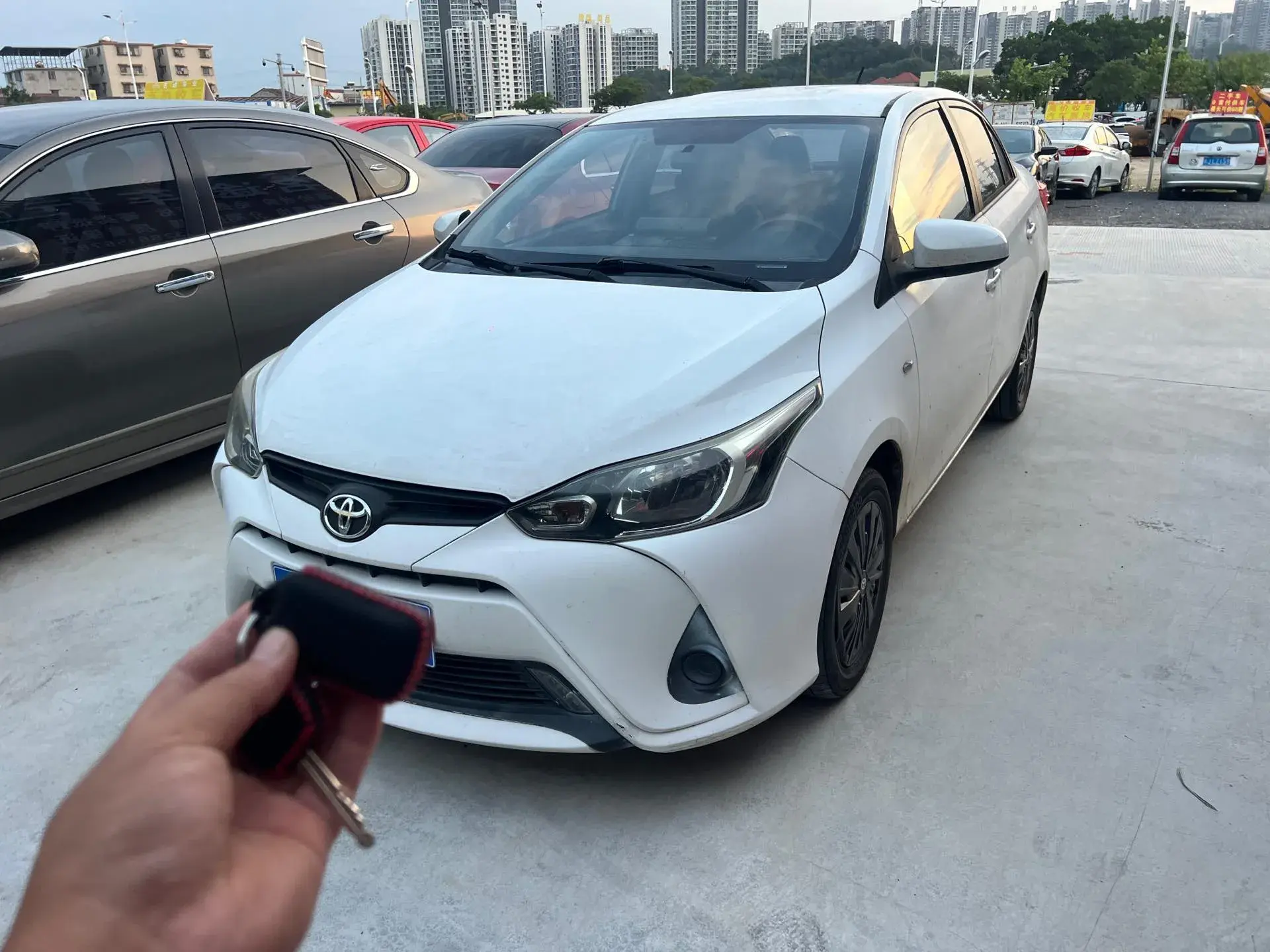 2017 TOYOTA YARIS view 1